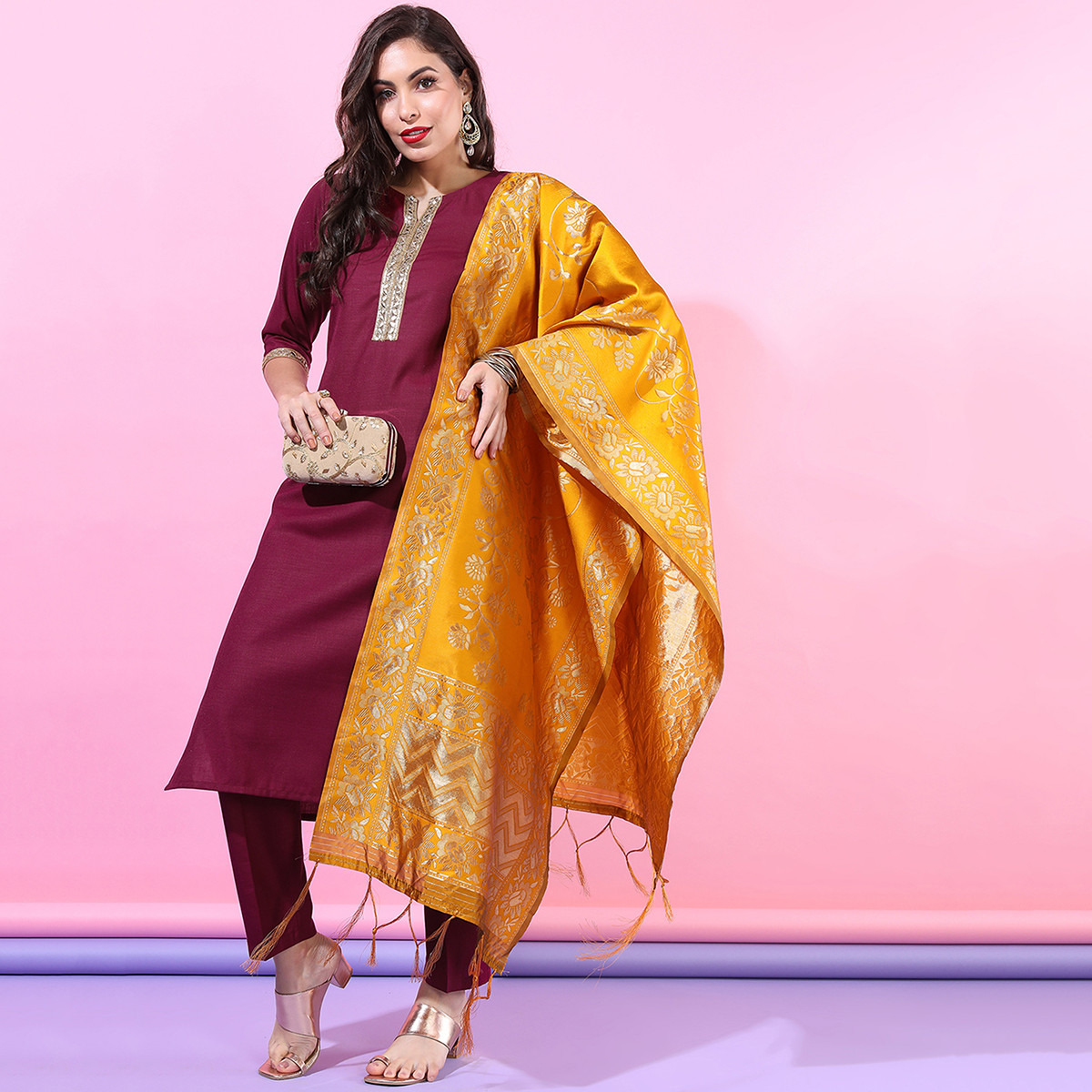 مجموعة من 3 قطعات كورتا مستقيم سادة مع بنطلون ودوباتا بلون كستنائي من فيشوده -women-clothing-ethnicwear-salwarsuits-image-1