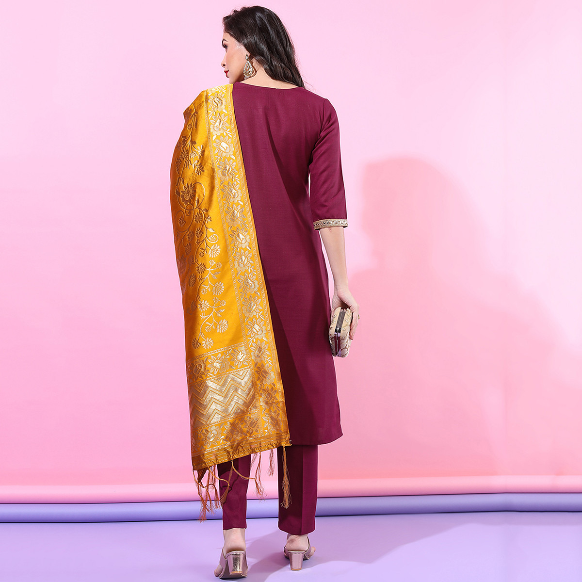 مجموعة من 3 قطعات كورتا مستقيم سادة مع بنطلون ودوباتا بلون كستنائي من فيشوده -women-clothing-ethnicwear-salwarsuits-image-3