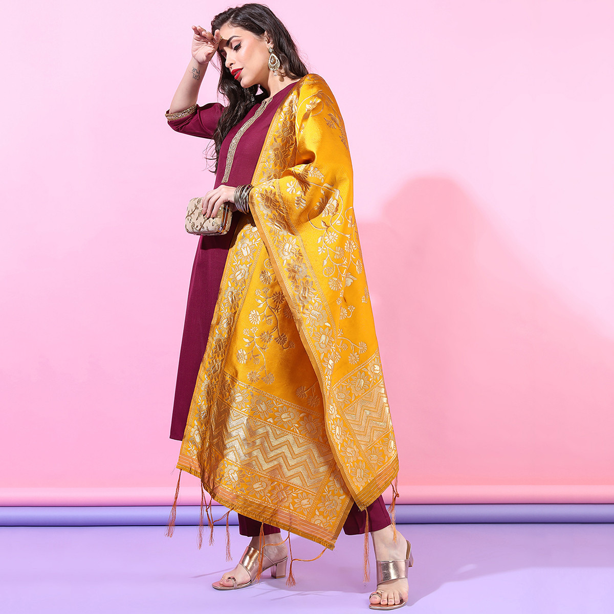 مجموعة من 3 قطعات كورتا مستقيم سادة مع بنطلون ودوباتا بلون كستنائي من فيشوده -women-clothing-ethnicwear-salwarsuits-image-5