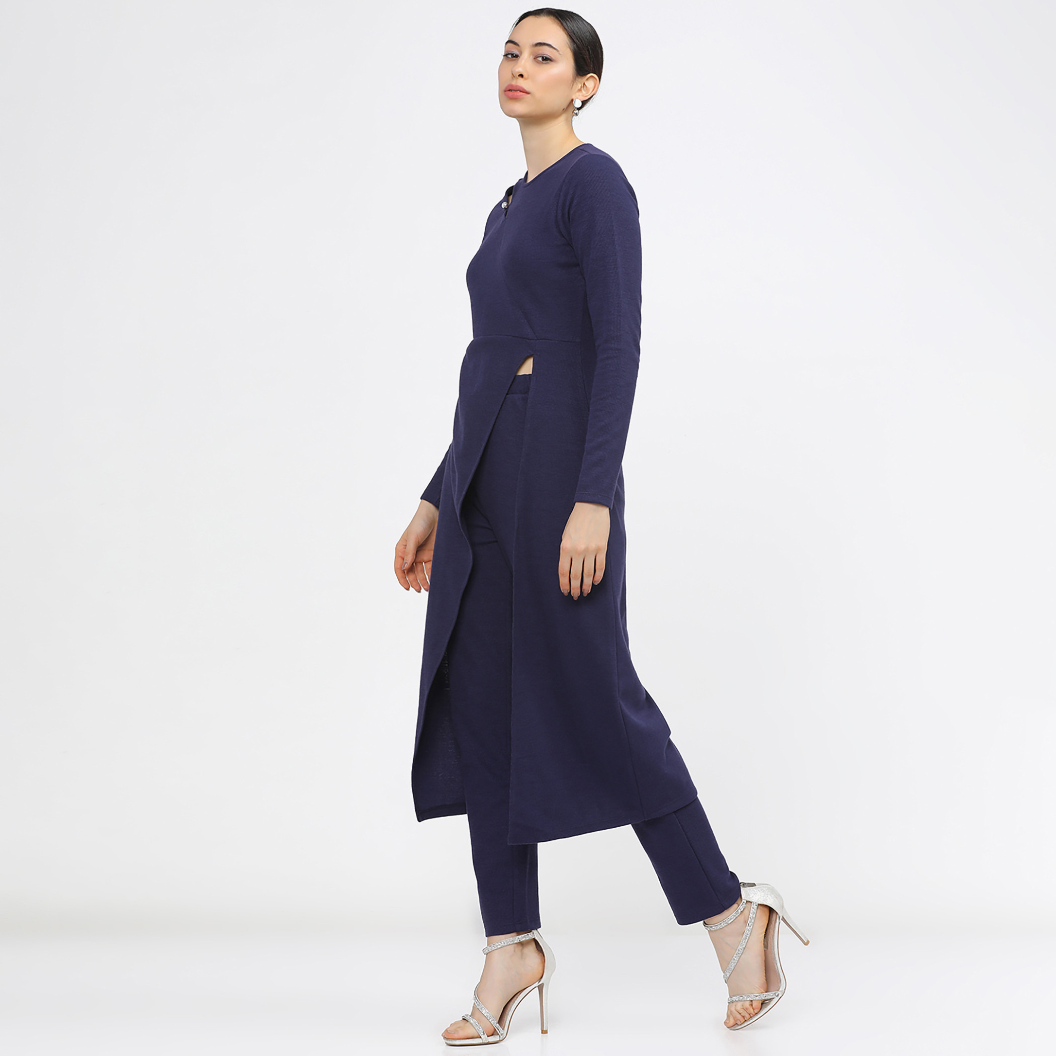 مجموعة من قطعتين كورتا نسائي محبوك بشق مع سروال واسع من فيشوده-women-clothing-ethnicwear-salwarsuits-image-2