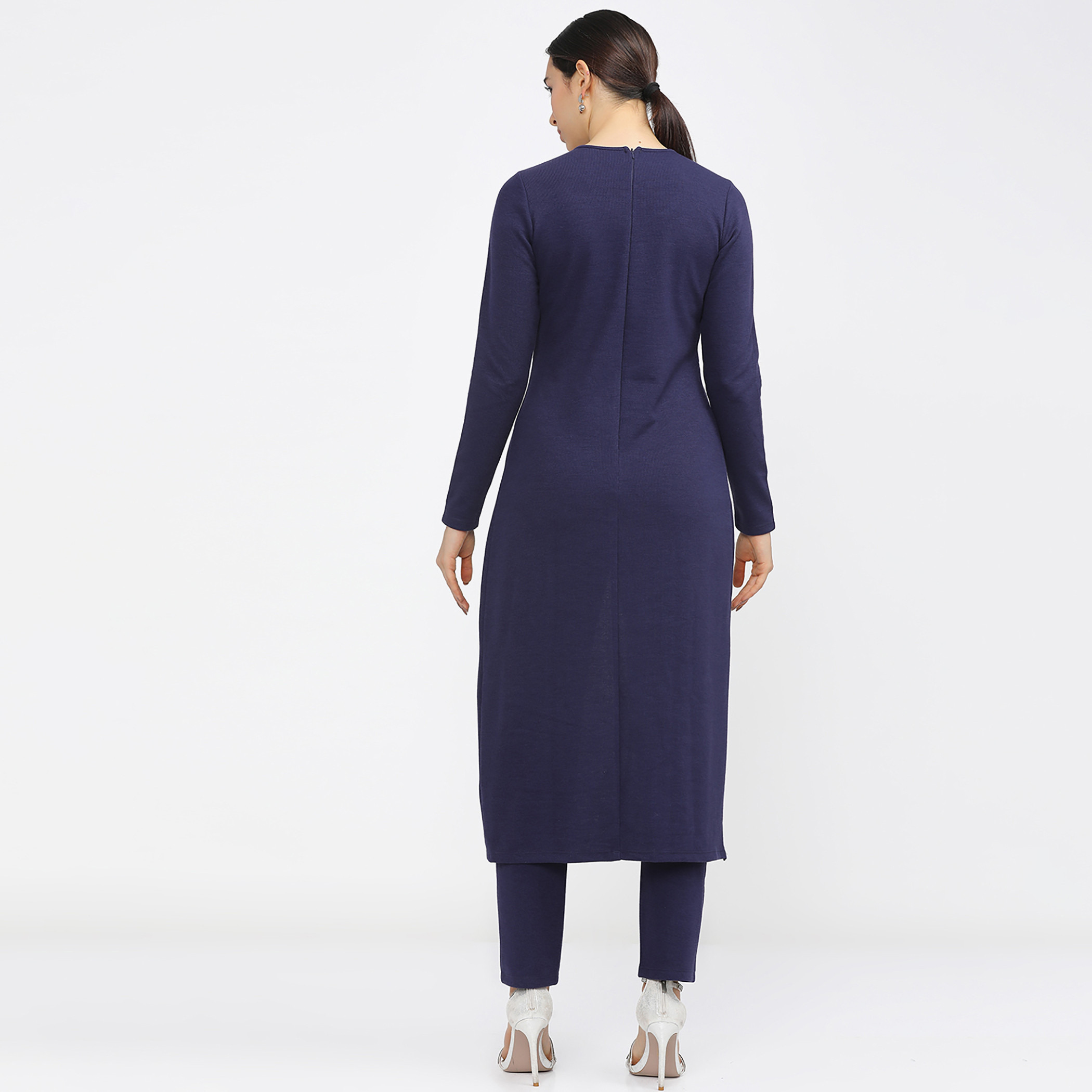 مجموعة من قطعتين كورتا نسائي محبوك بشق مع سروال واسع من فيشوده-women-clothing-ethnicwear-salwarsuits-image-3