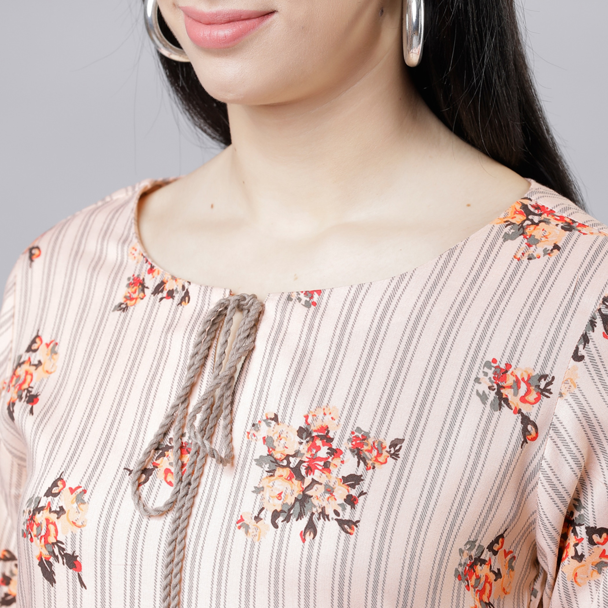 Vishudh Women Peach Floral Keyhole Neck Kurta-women-clothing-ethnicwear-kurtas-image-5