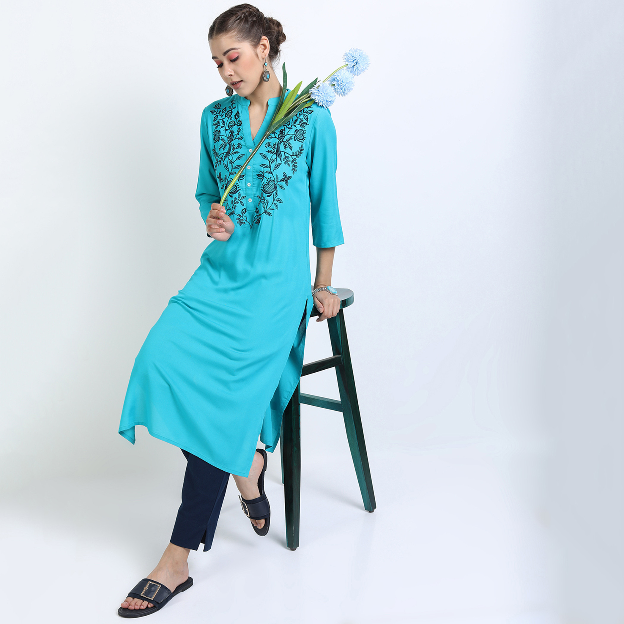 Vishudh Women Turquoise Embroidered Mandarin Neck Straight Kurta-women-clothing-ethnicwear-kurtas-image-1