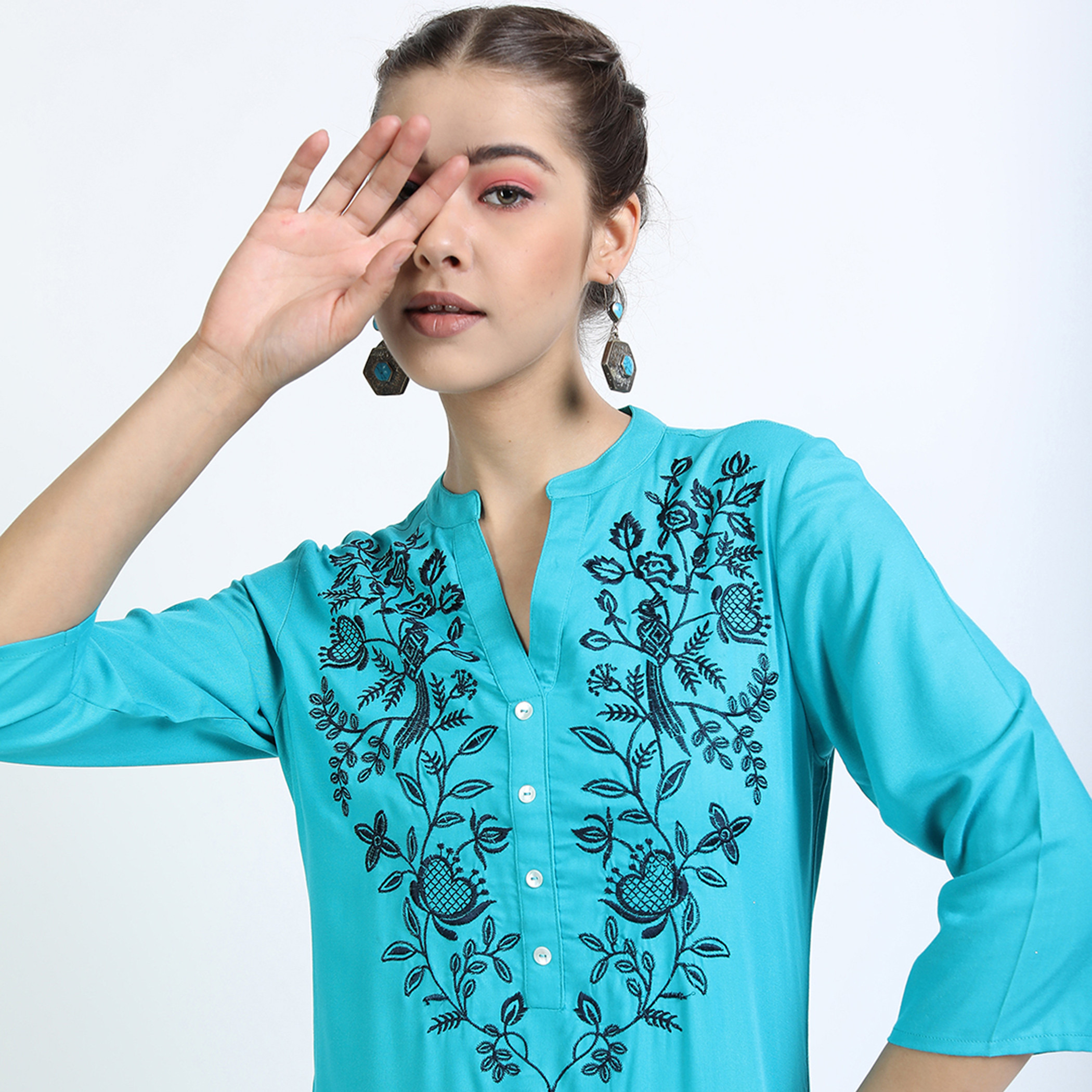 Vishudh Women Turquoise Embroidered Mandarin Neck Straight Kurta-women-clothing-ethnicwear-kurtas-image-2
