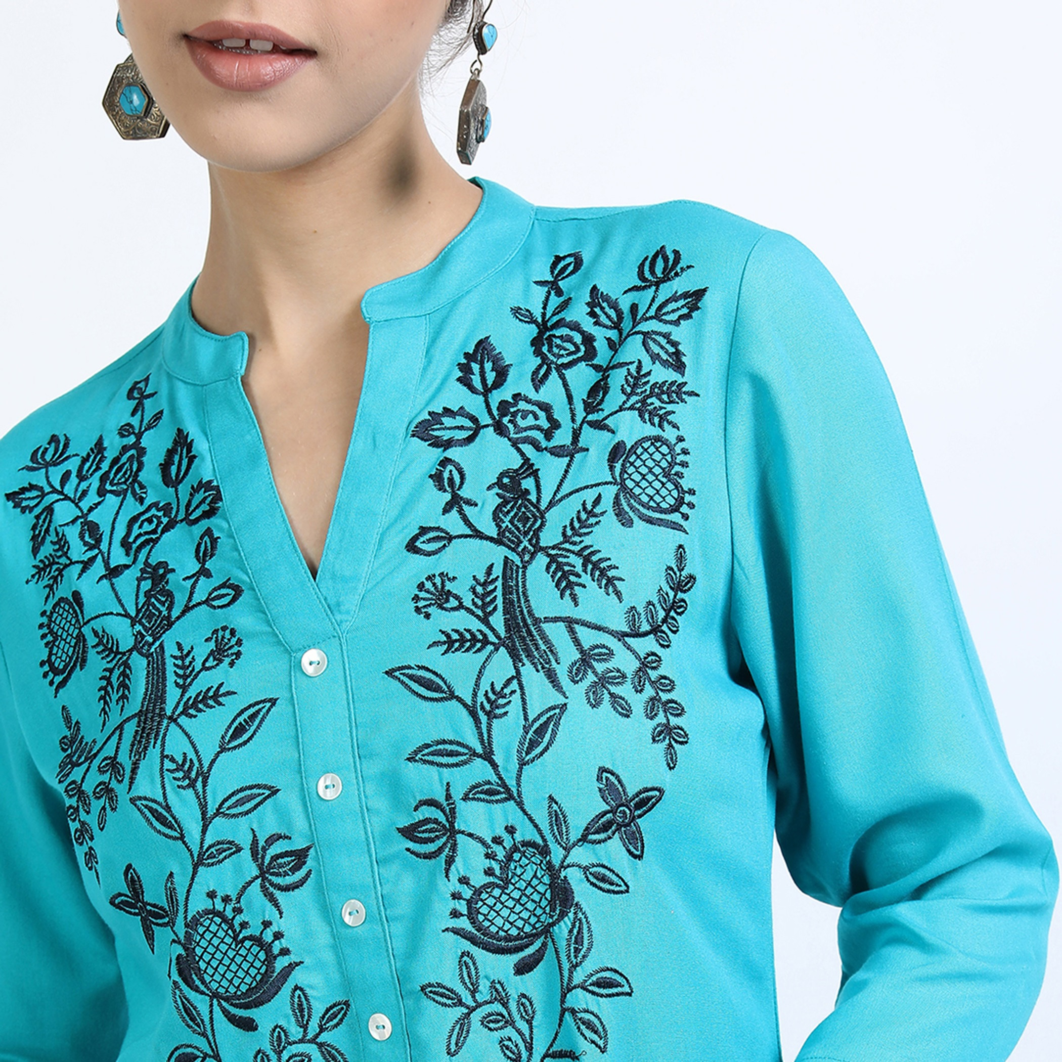 Vishudh Women Turquoise Embroidered Mandarin Neck Straight Kurta-women-clothing-ethnicwear-kurtas-image-5