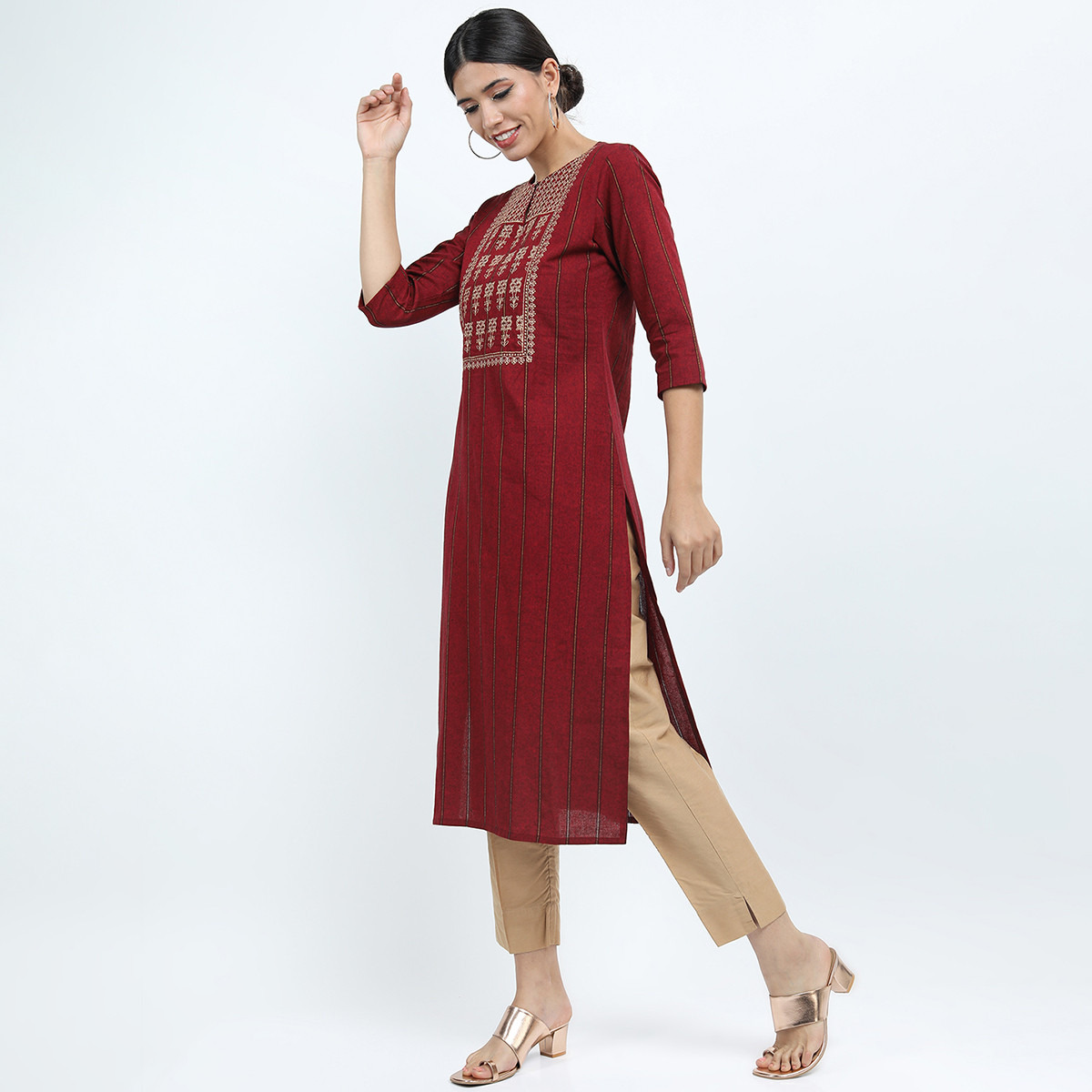 Vishudh Women Maroon Checked Keyhole Neck Straight Kurta-women-clothing-ethnicwear-kurtas-image-2
