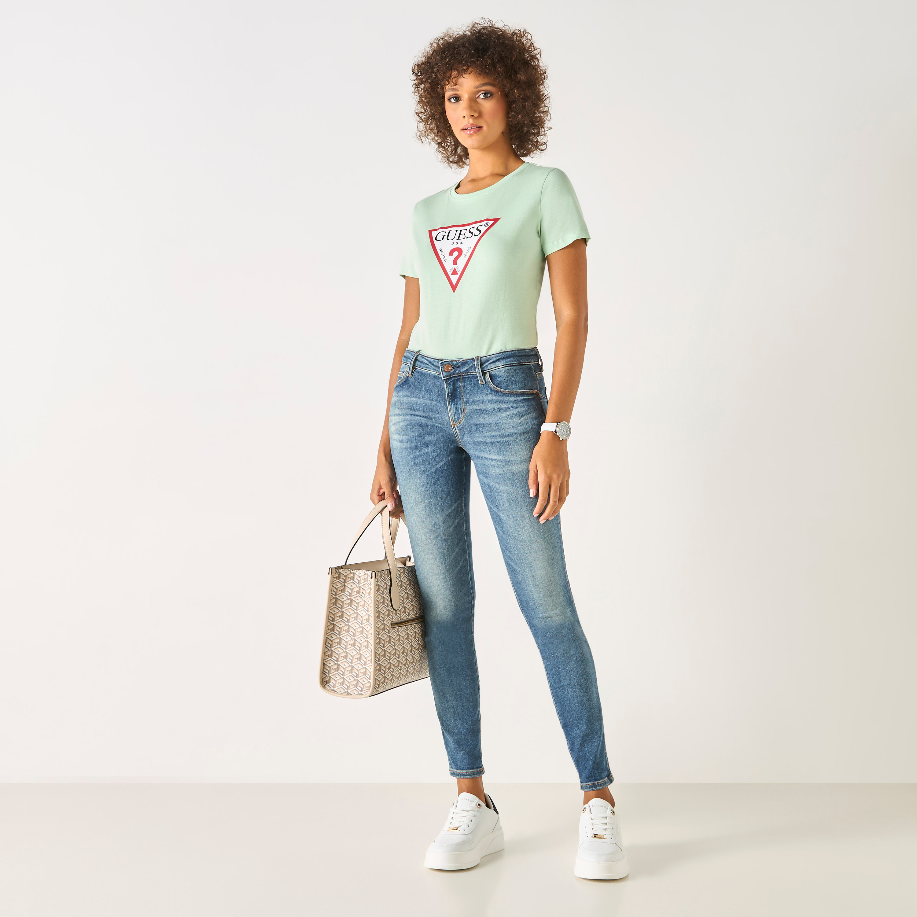 تيشيرت بياقة مستديرة وأكمام قصيرة بطبعات شعار من جيس-women-clothing-tshirts-image-2