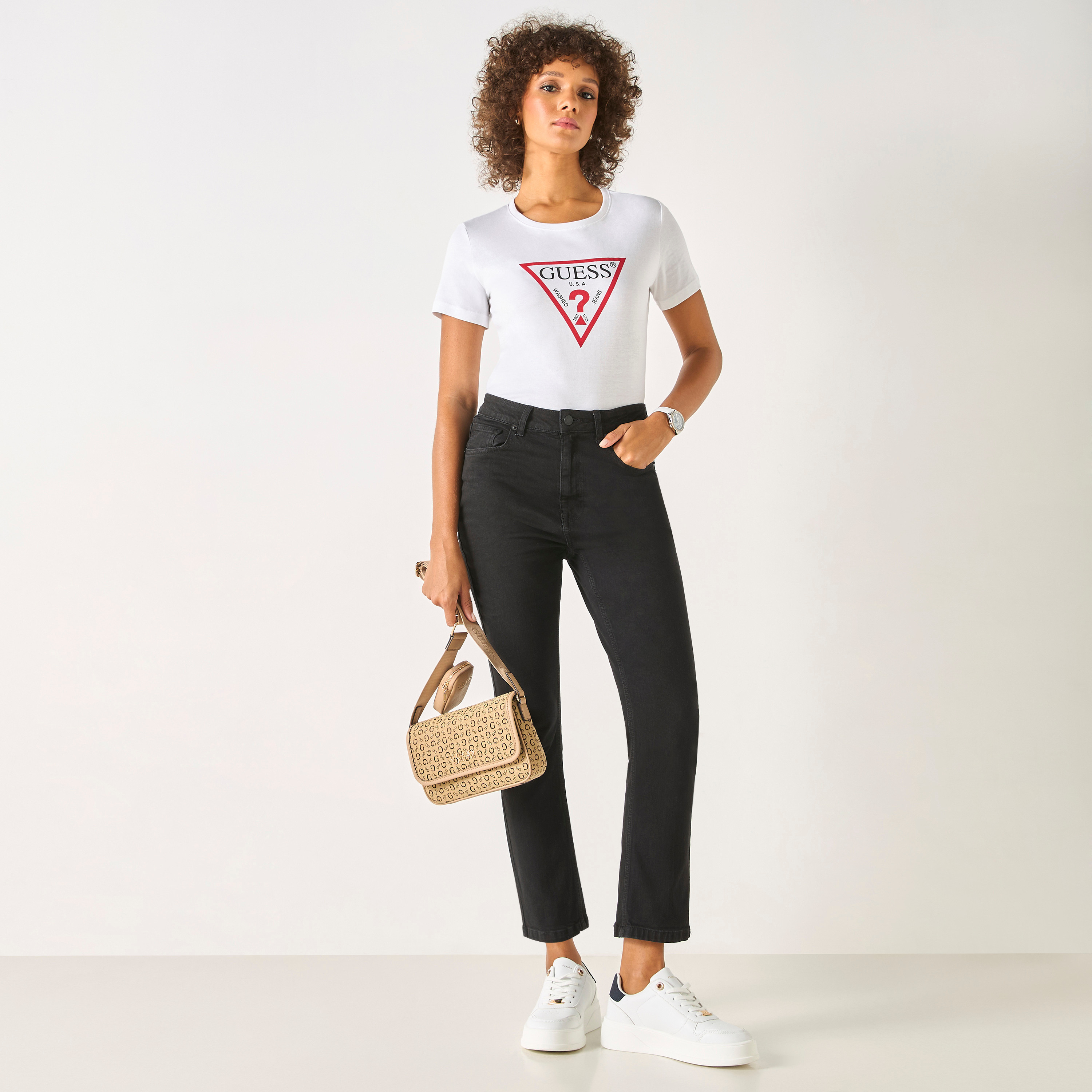 تيشيرت بياقة مستديرة وأكمام قصيرة وطبعات شعار من جيس-women-clothing-tshirts-image-2
