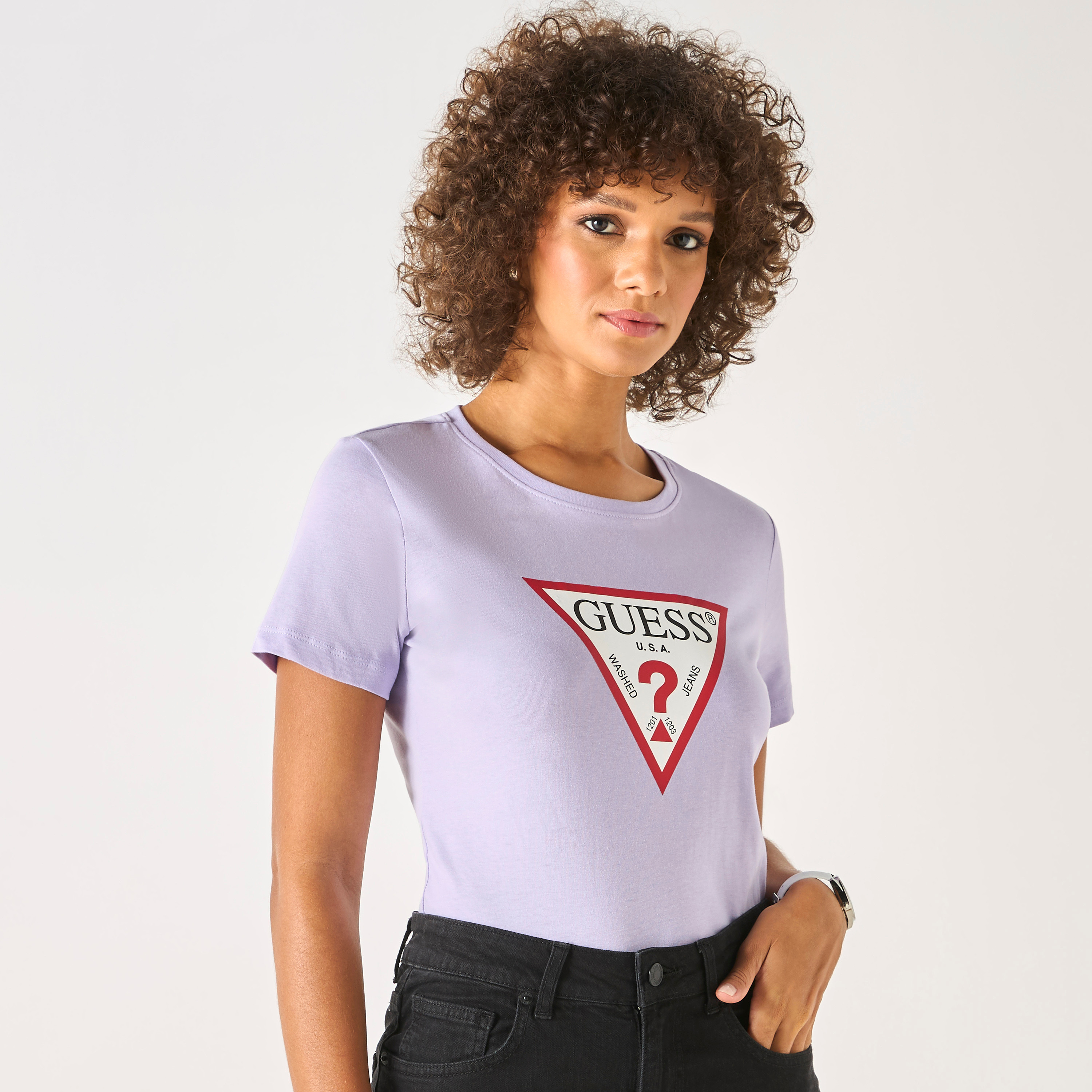 تيشيرت بياقة مستديرة وأكمام قصيرة بطبعات شعار من جيس-women-clothing-tshirts-image-1