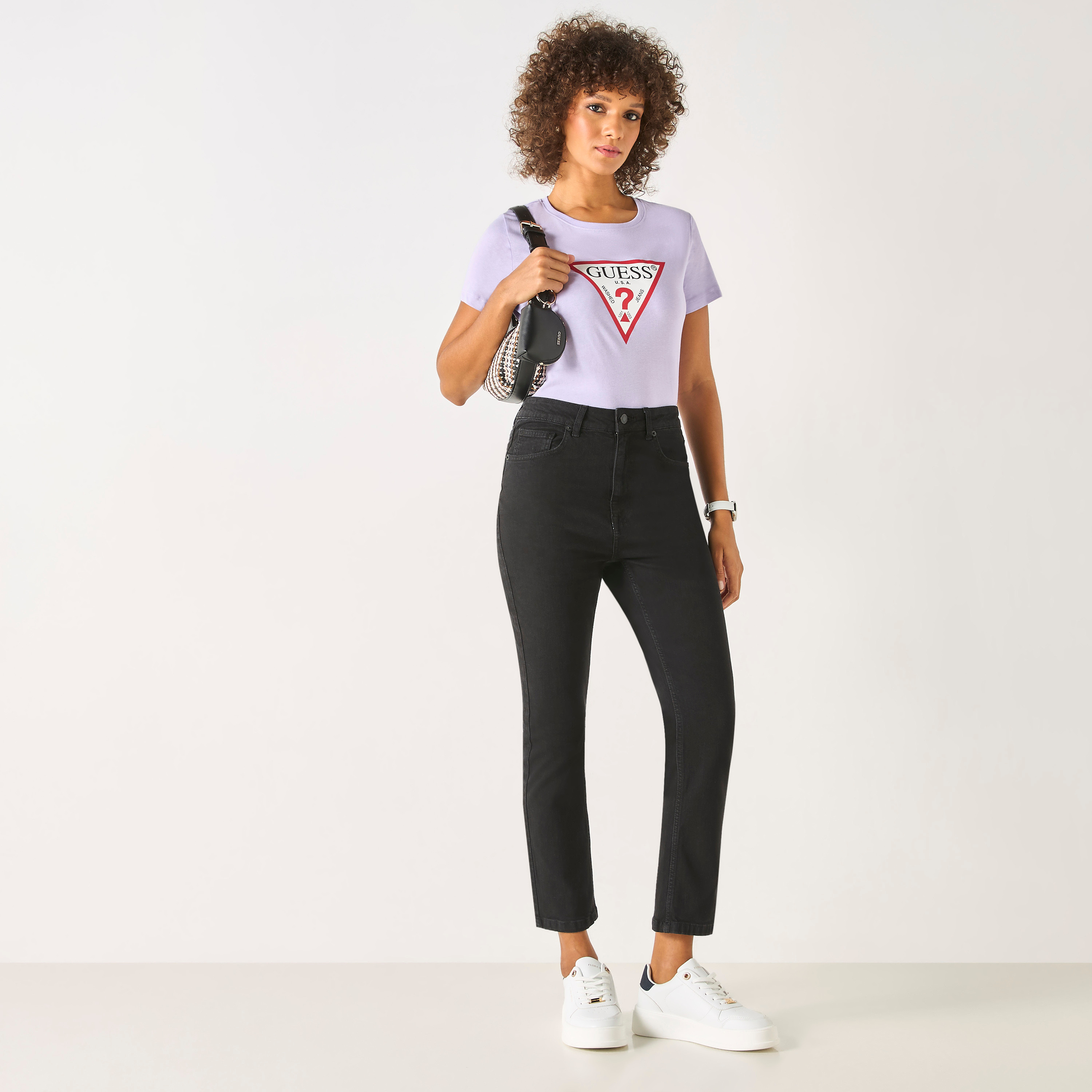 تيشيرت بياقة مستديرة وأكمام قصيرة بطبعات شعار من جيس-women-clothing-tshirts-image-2