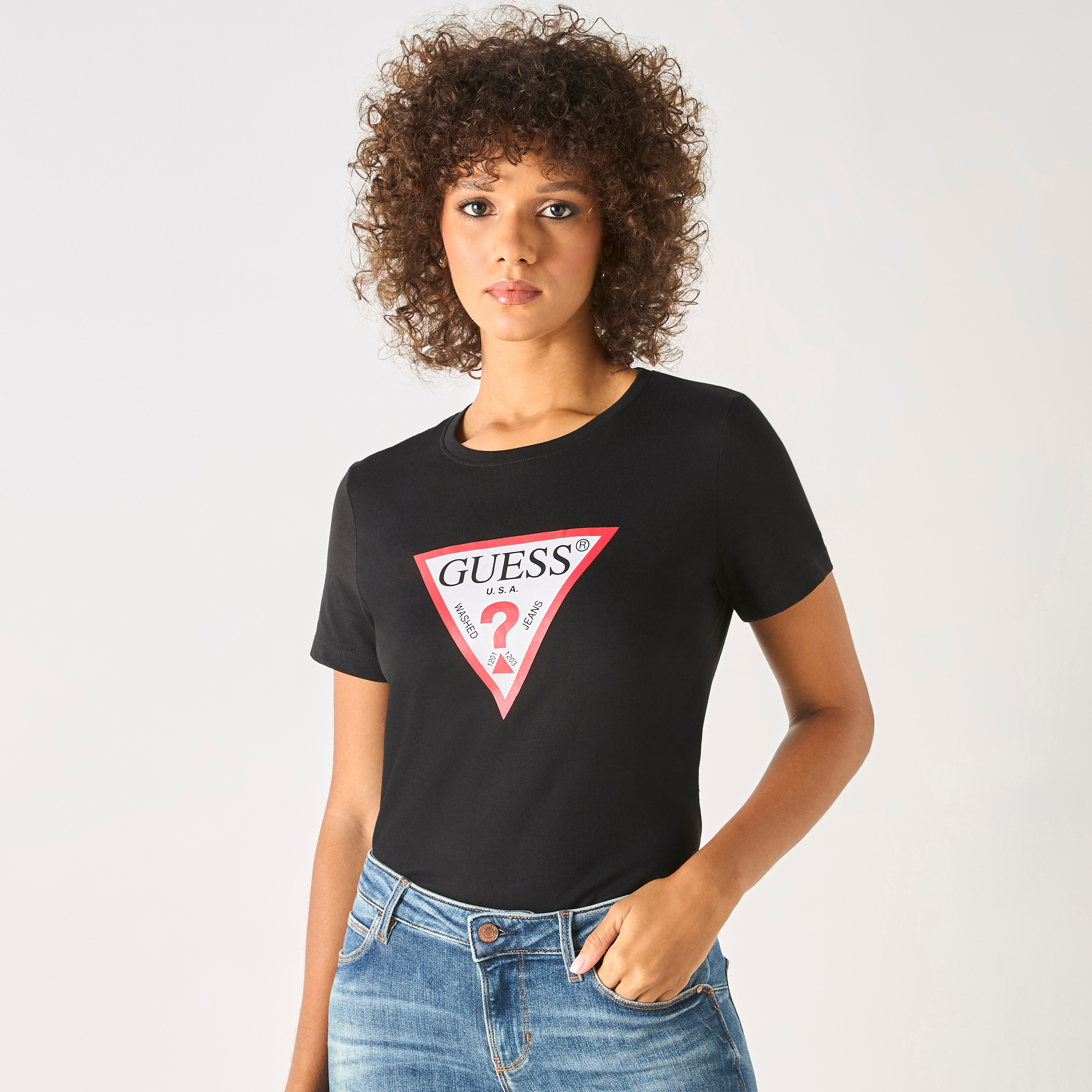 تيشيرت بياقة مستديرة وأكمام قصيرة بطبعات شعار من جيس-women-clothing-tshirts-image-1