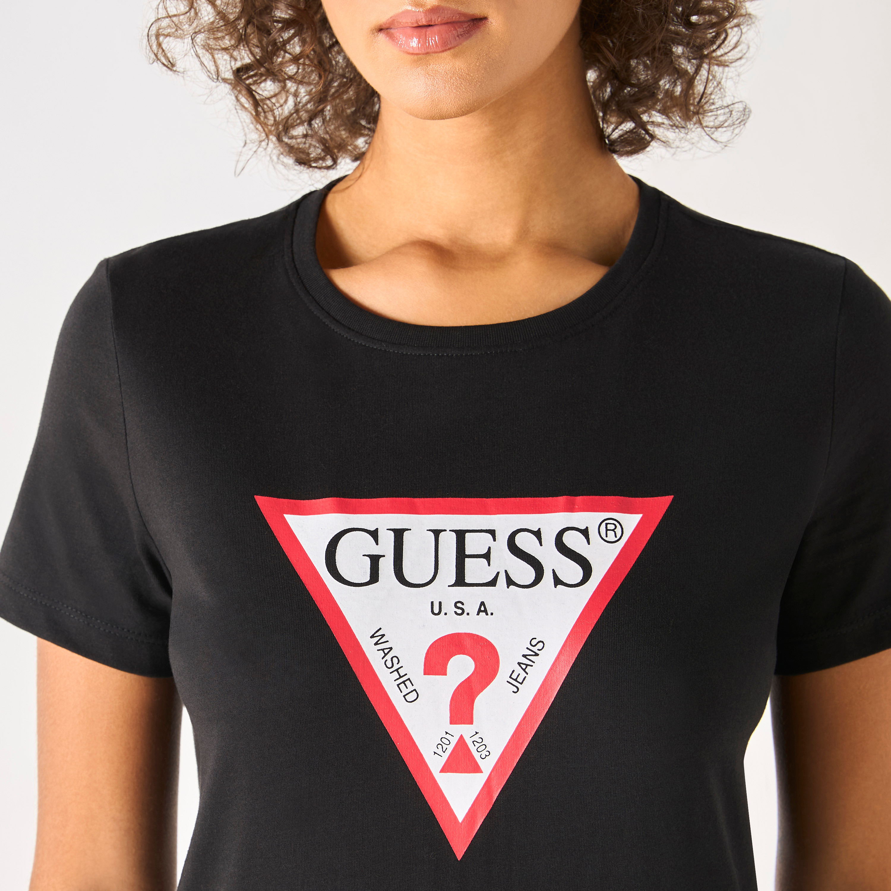 تيشيرت بياقة مستديرة وأكمام قصيرة بطبعات شعار من جيس-women-clothing-tshirts-image-4