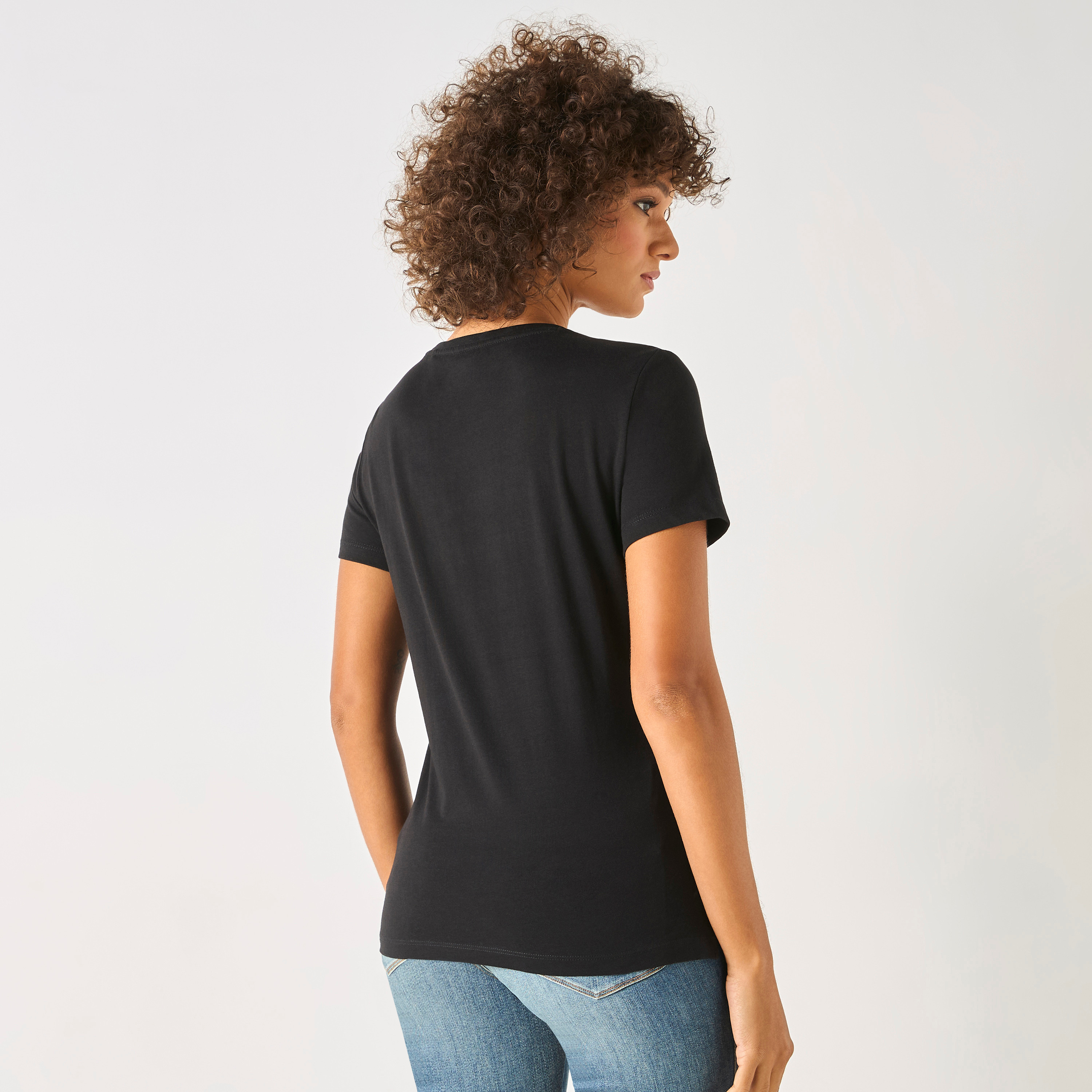 تيشيرت بياقة مستديرة وأكمام قصيرة بطبعات شعار من جيس-women-clothing-tshirts-image-5