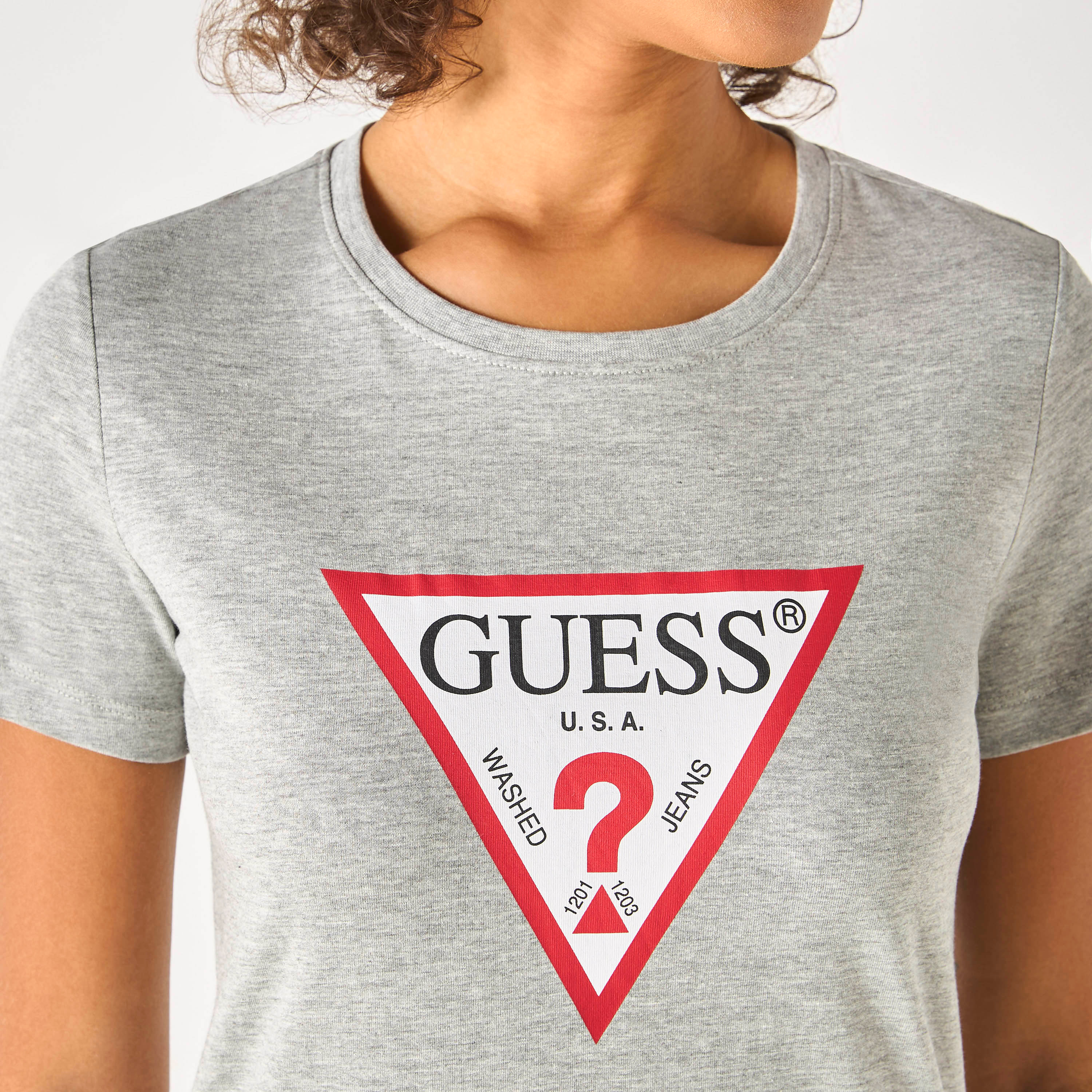 تيشيرت بياقة مستديرة وأكمام قصيرة بطبعات شعار من جيس-women-clothing-tshirts-image-4