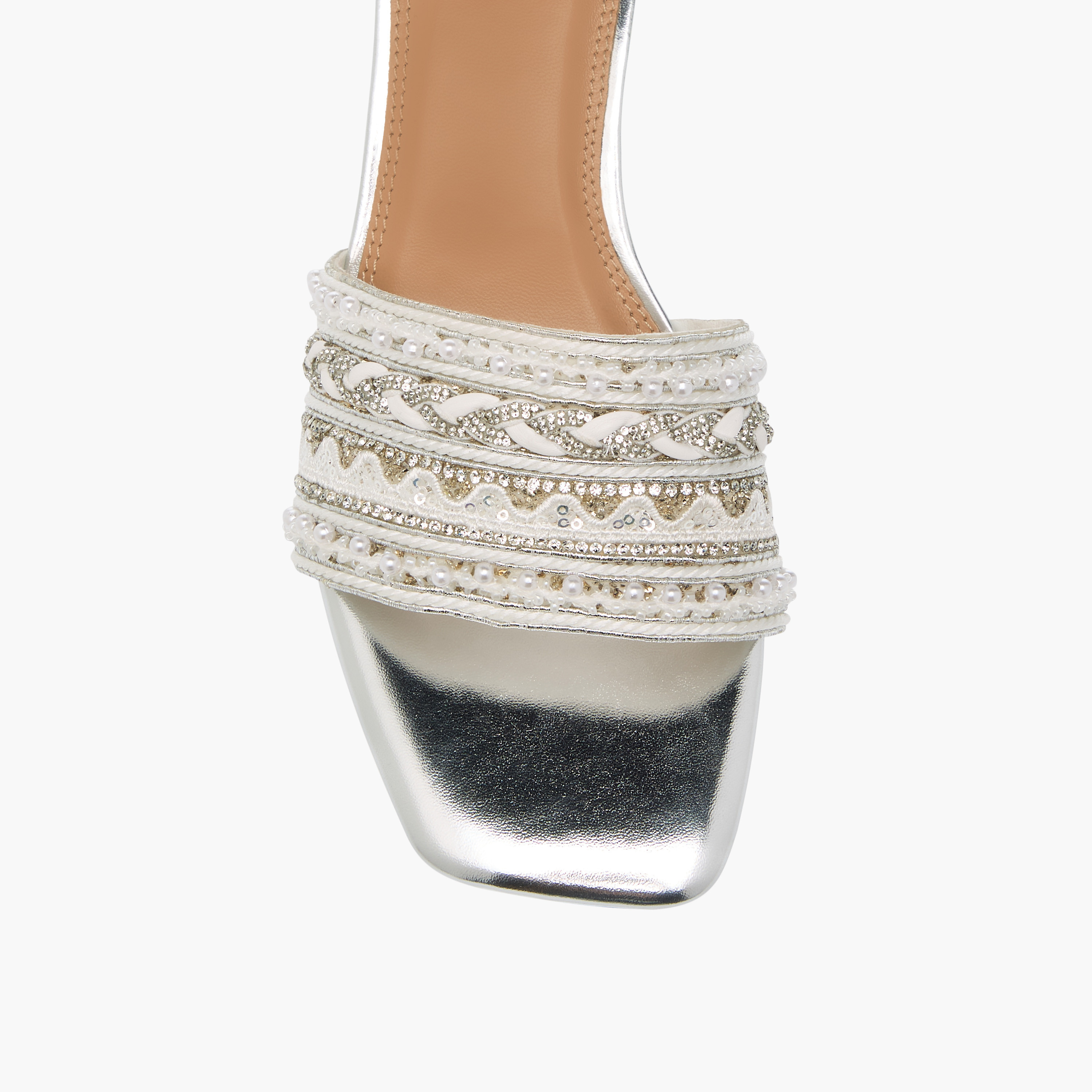 صندل مزين سهل الارتداء بكعب سميك للنساء من سيليست-women-shoes-sandals-heeled-image-4
