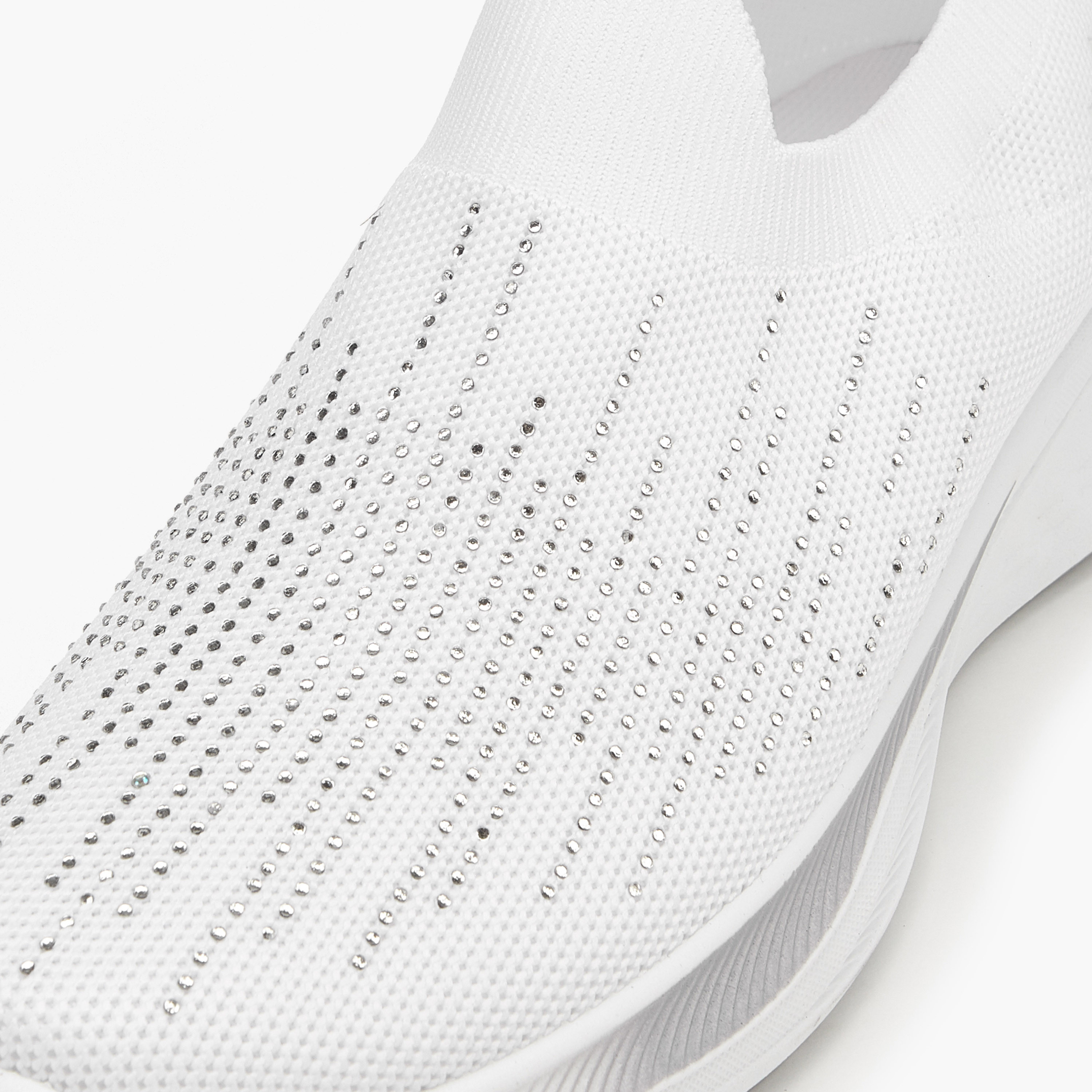 حذاء رياضي سهل الارتداء مزين بلسان سحب من أوكلان من شو إكسبريس-sports-women-shoes-image-5