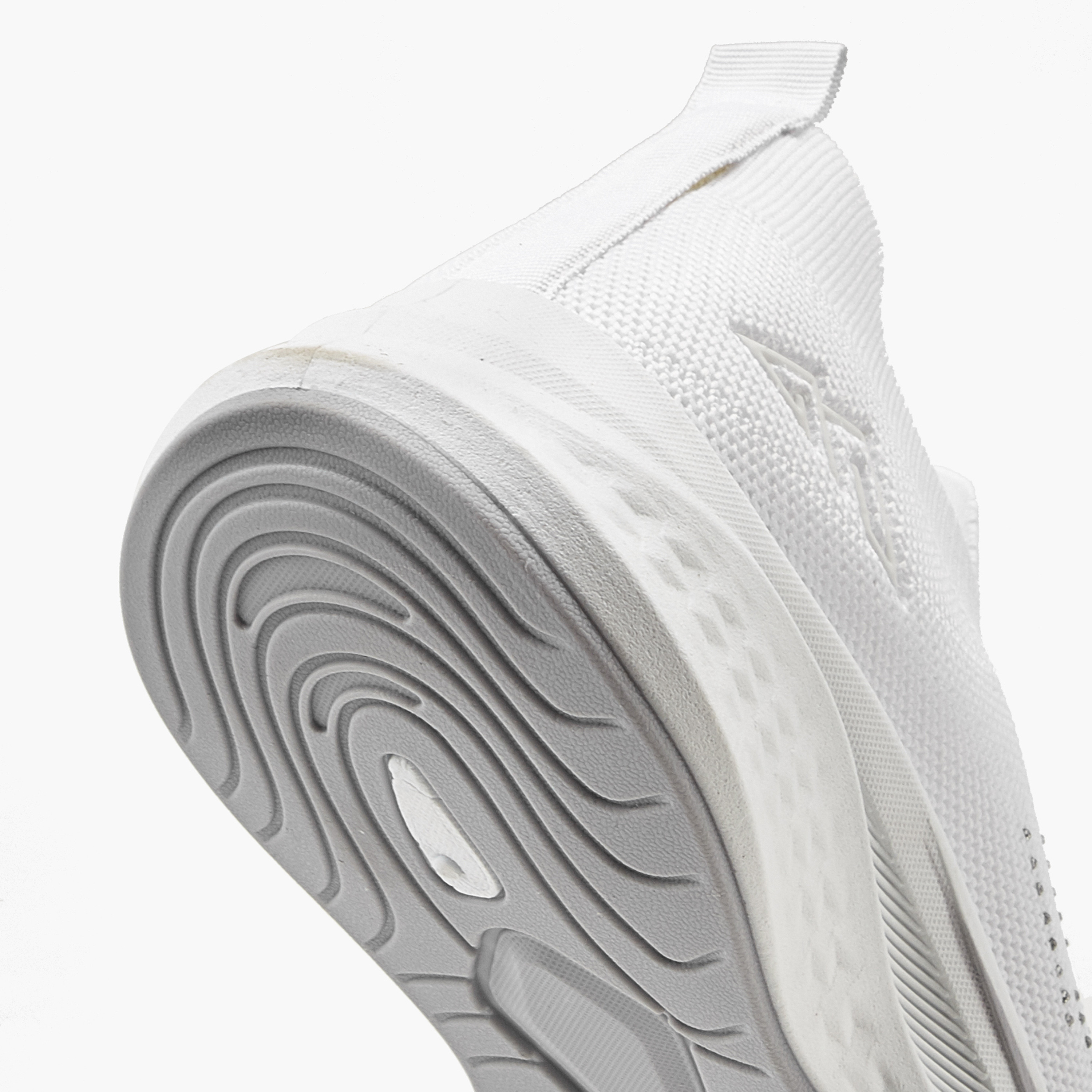 حذاء رياضي سهل الارتداء مزين بلسان سحب من أوكلان من شو إكسبريس-sports-women-shoes-image-4