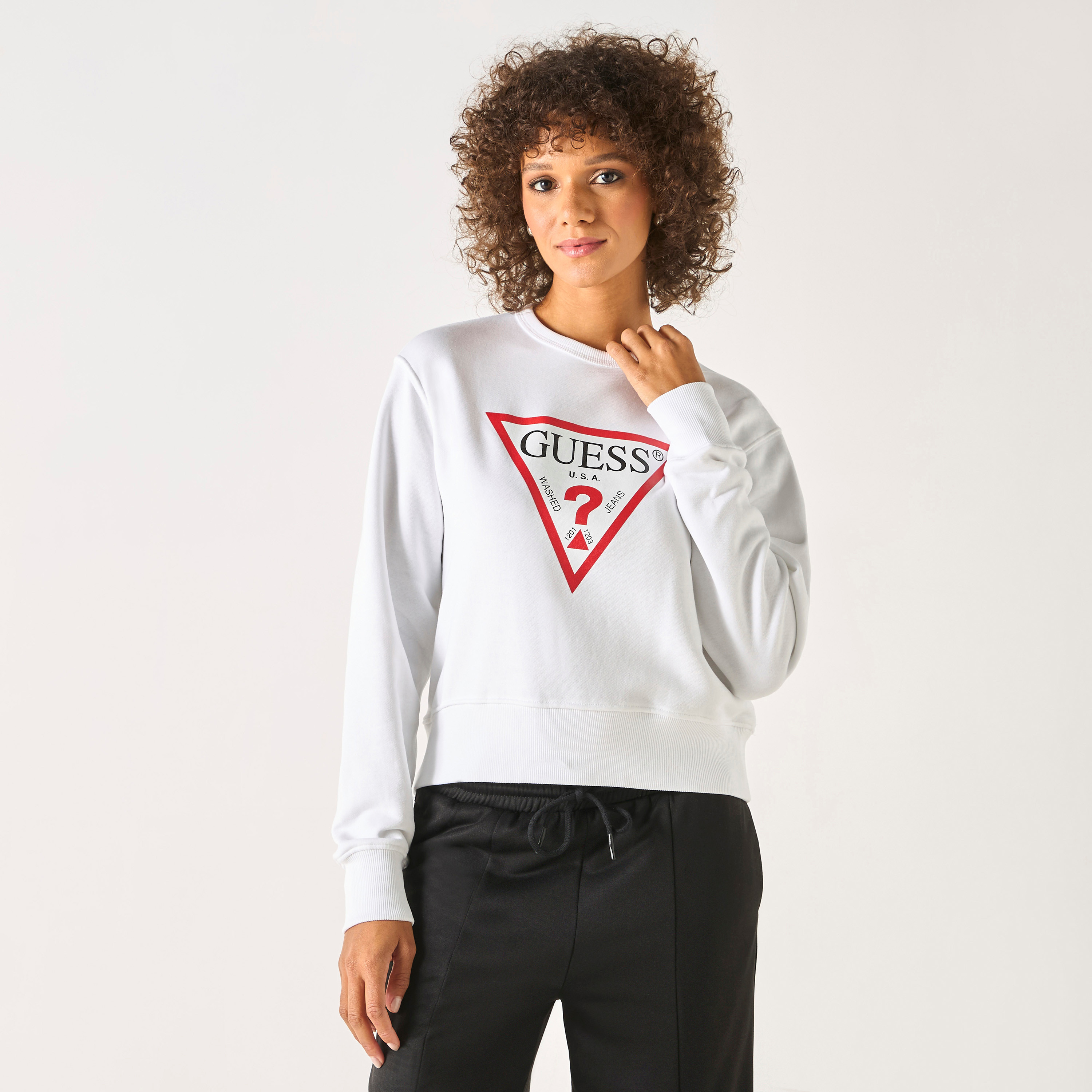 سويت شيرت بأكمام طويلة وطبعات شعار من جيس-women-winterwear-hoodiesandsweatshirts-hoodies-image-1