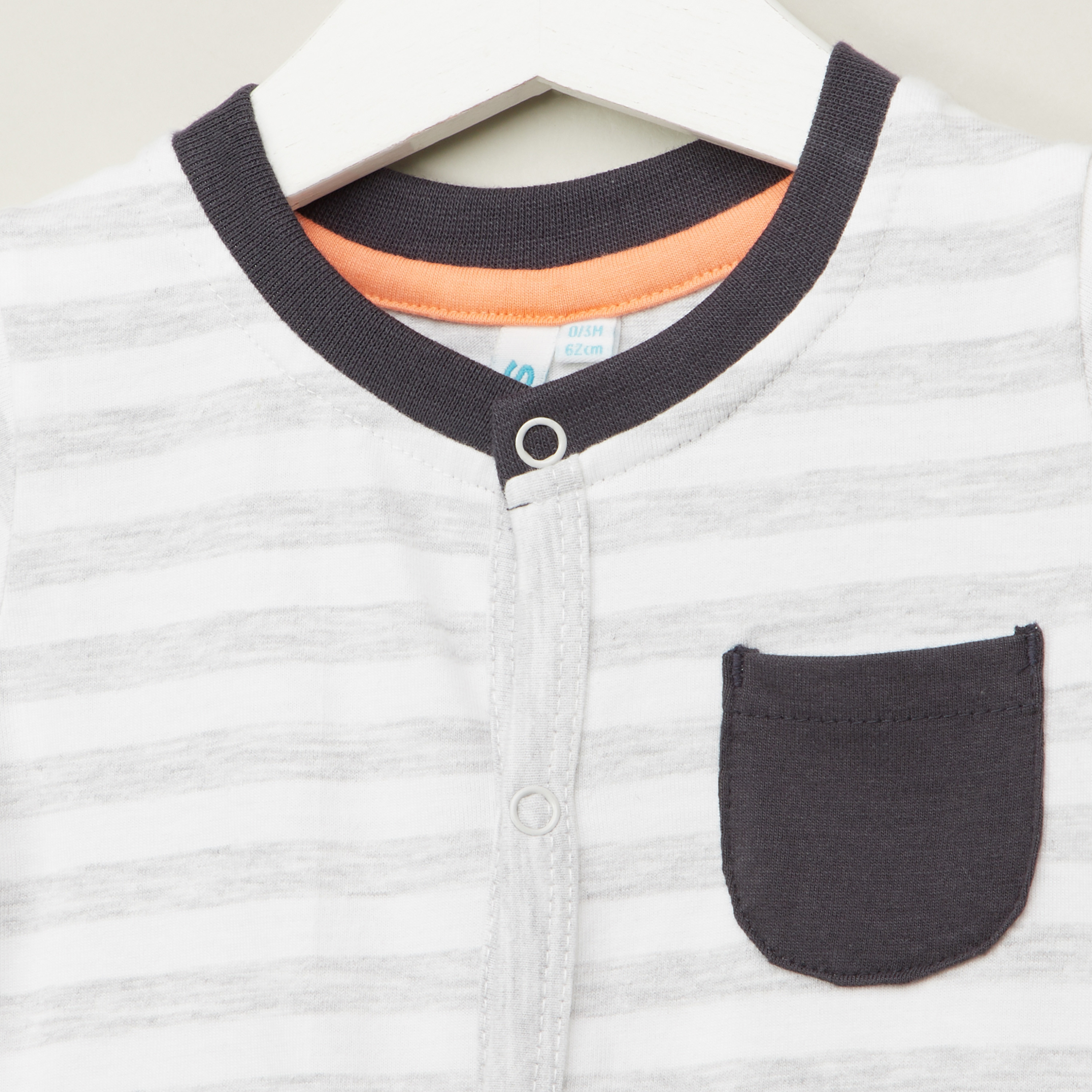 أفرول بطول الركبة بأكمام قصيرة من جونيورز– طقم من قطعتين-baby-boys-clothing-winterwear-rompers-image-3
