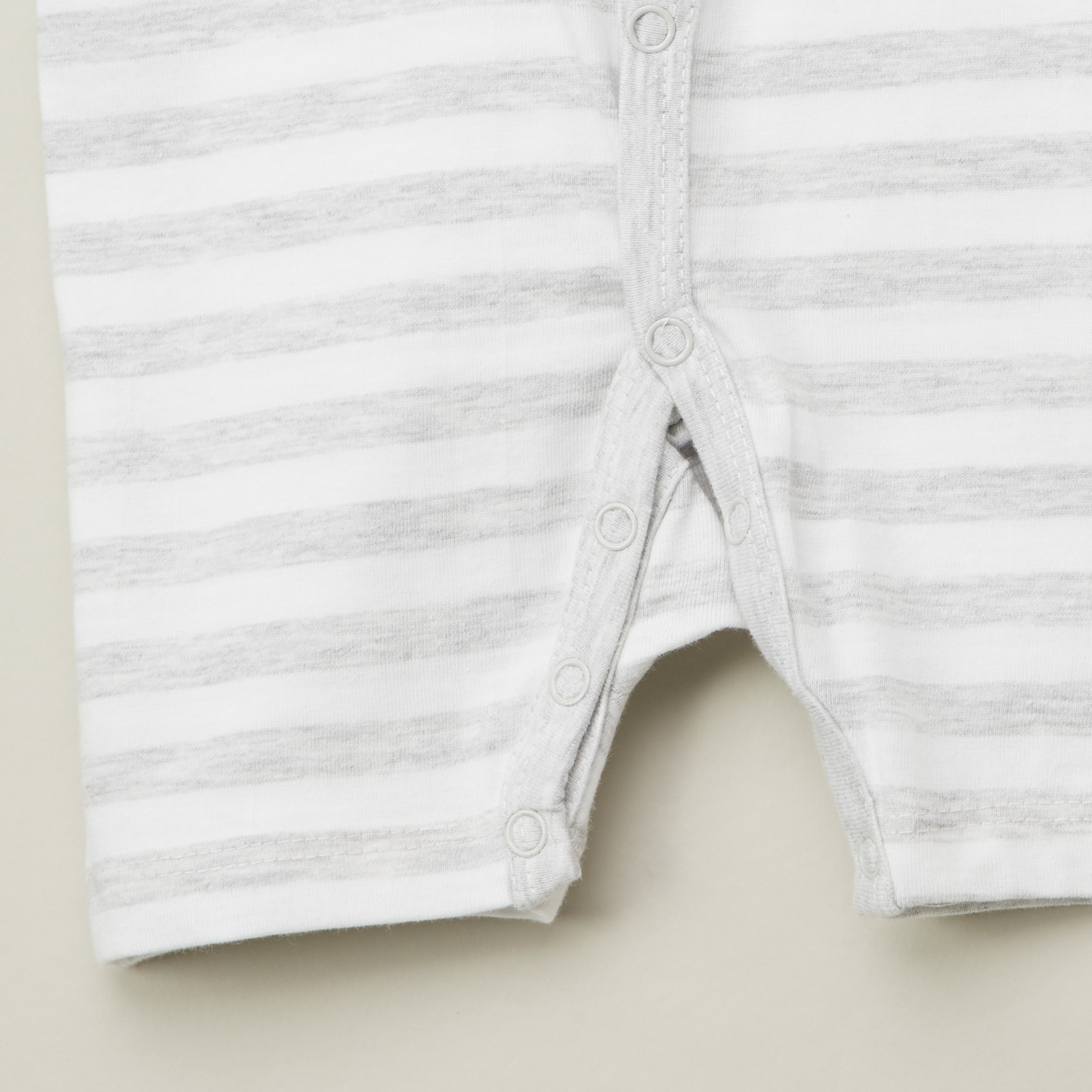 أفرول بطول الركبة بأكمام قصيرة من جونيورز– طقم من قطعتين-baby-boys-clothing-winterwear-rompers-image-5