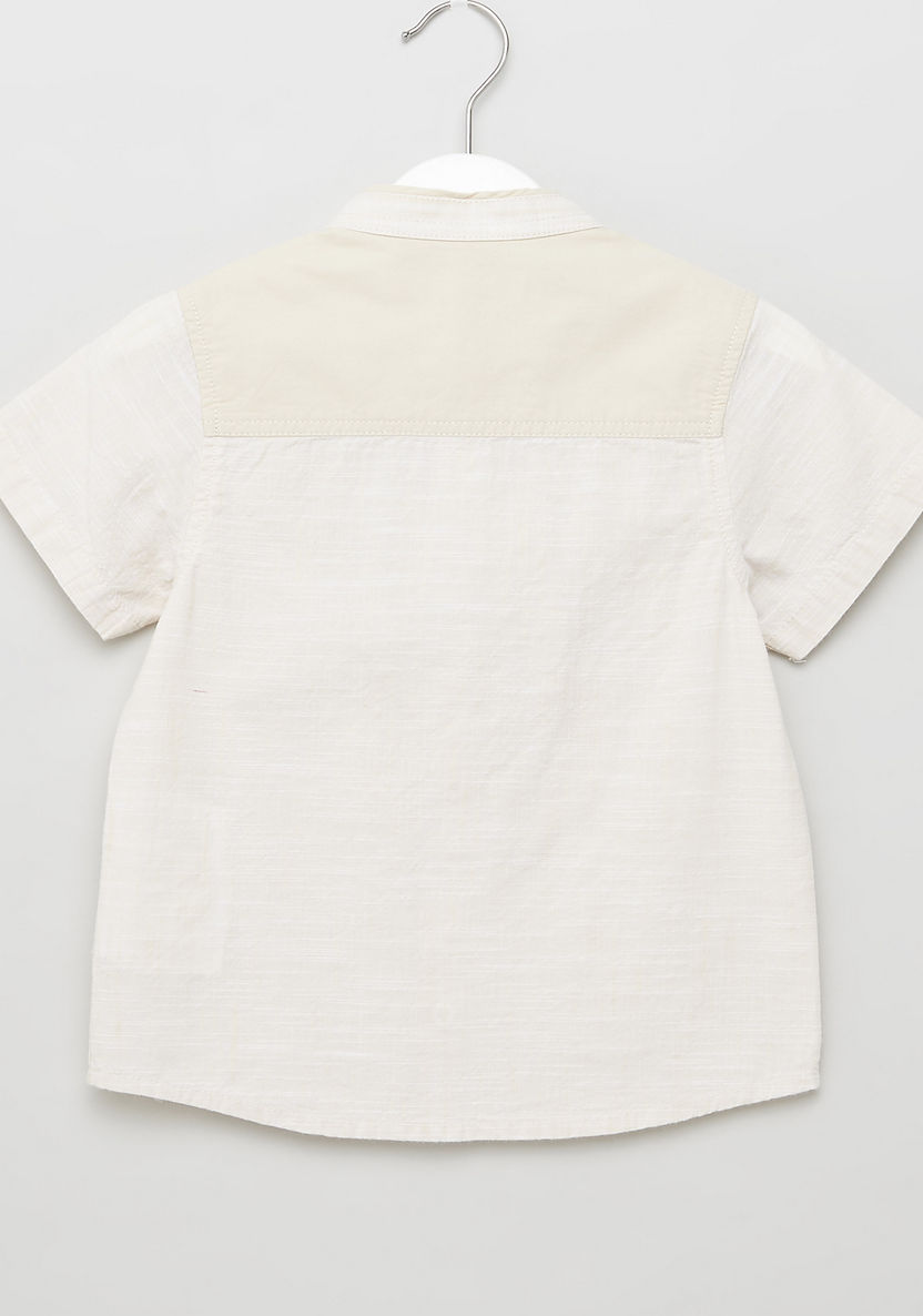 قميص بارز الملمس بياقة ماندراين وأكمام قصيرة من جونيورز-%D9%82%D9%85%D8%B5%D8%A7%D9%86-image-2