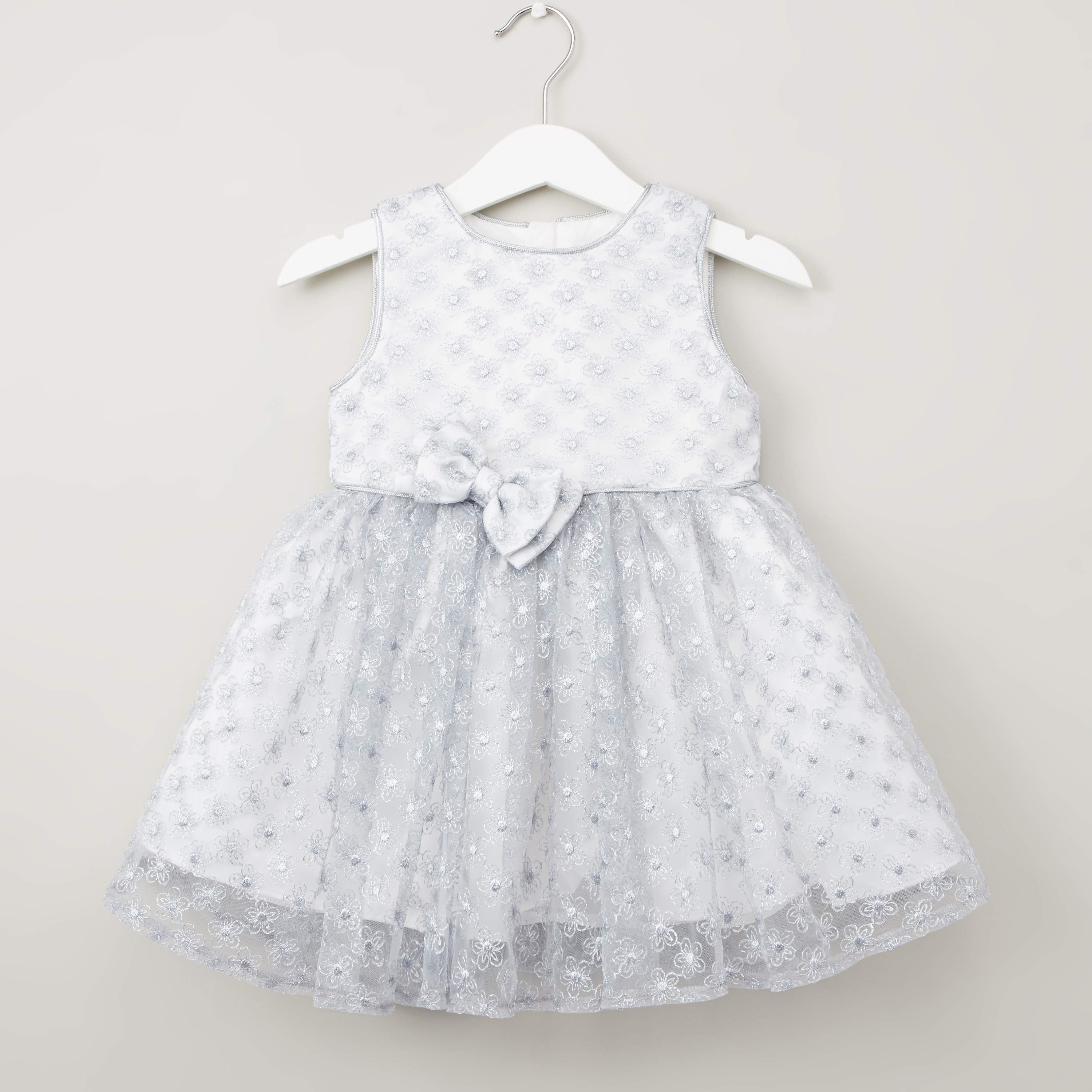 فستان مطرّز بدون أكمام من جونيورز-baby-girls-clothing-dressesandjumpsuits-image-1