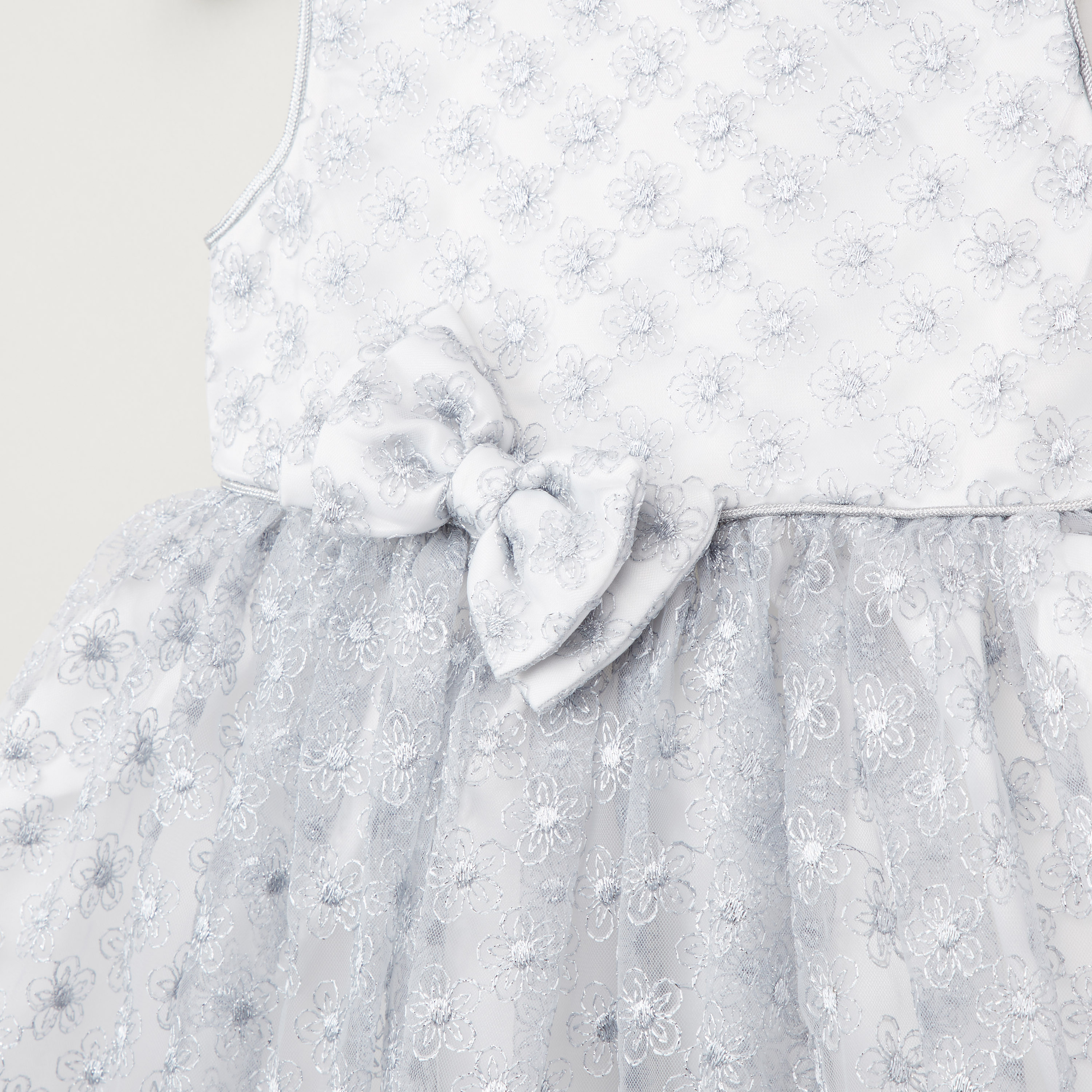 فستان مطرّز بدون أكمام من جونيورز-baby-girls-clothing-dressesandjumpsuits-image-2