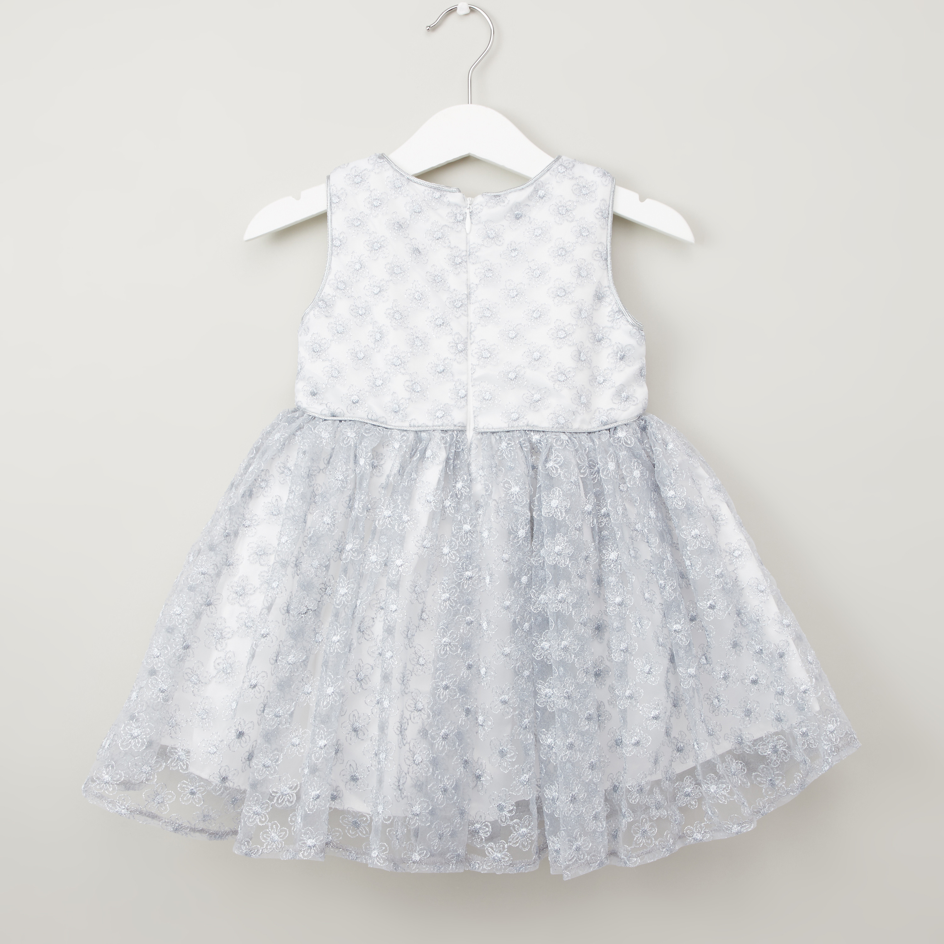 فستان مطرّز بدون أكمام من جونيورز-baby-girls-clothing-dressesandjumpsuits-image-3