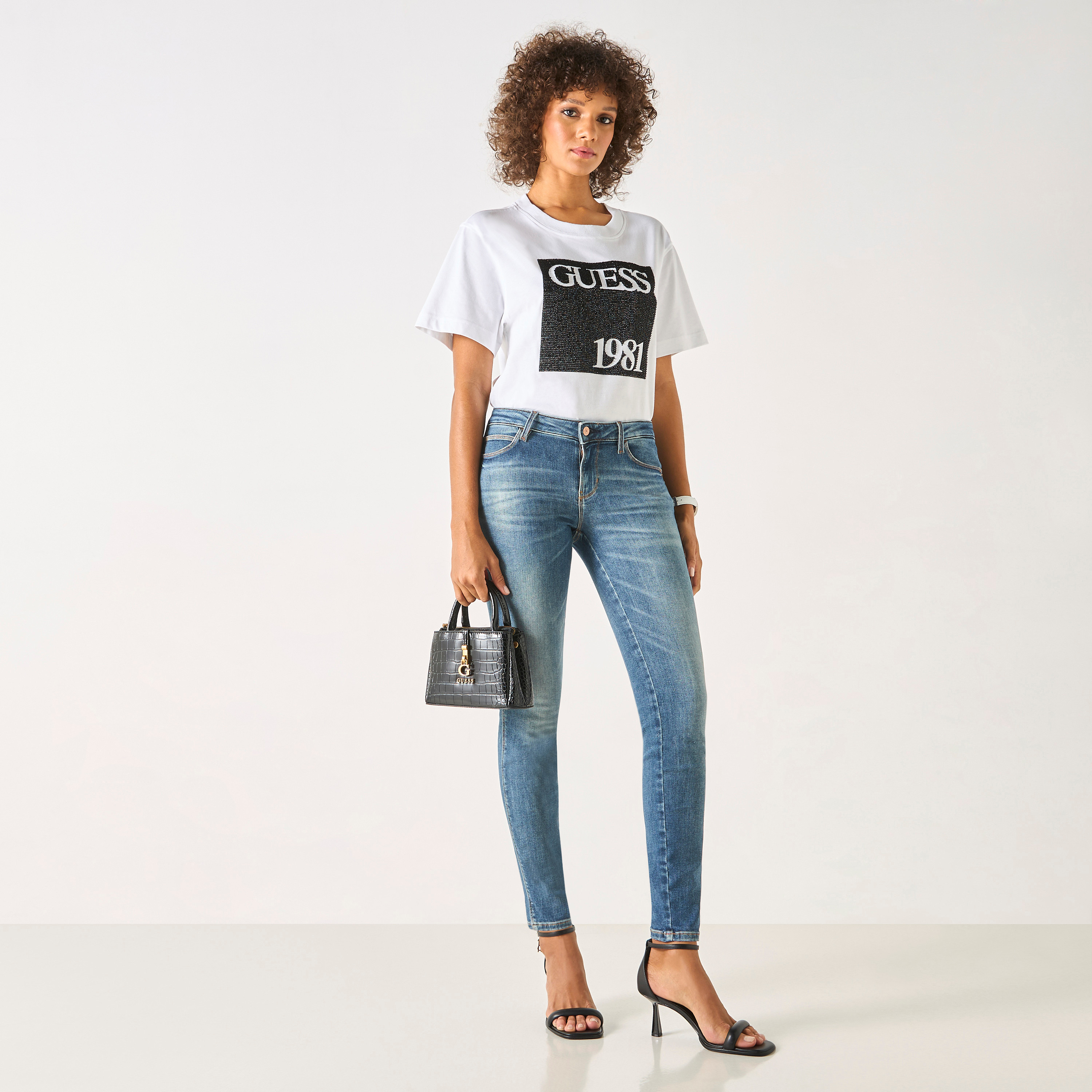 تيشيرت بياقة مستديرة وأكمام قصيرة بطبعات شعار من جيس-women-clothing-tshirts-image-2