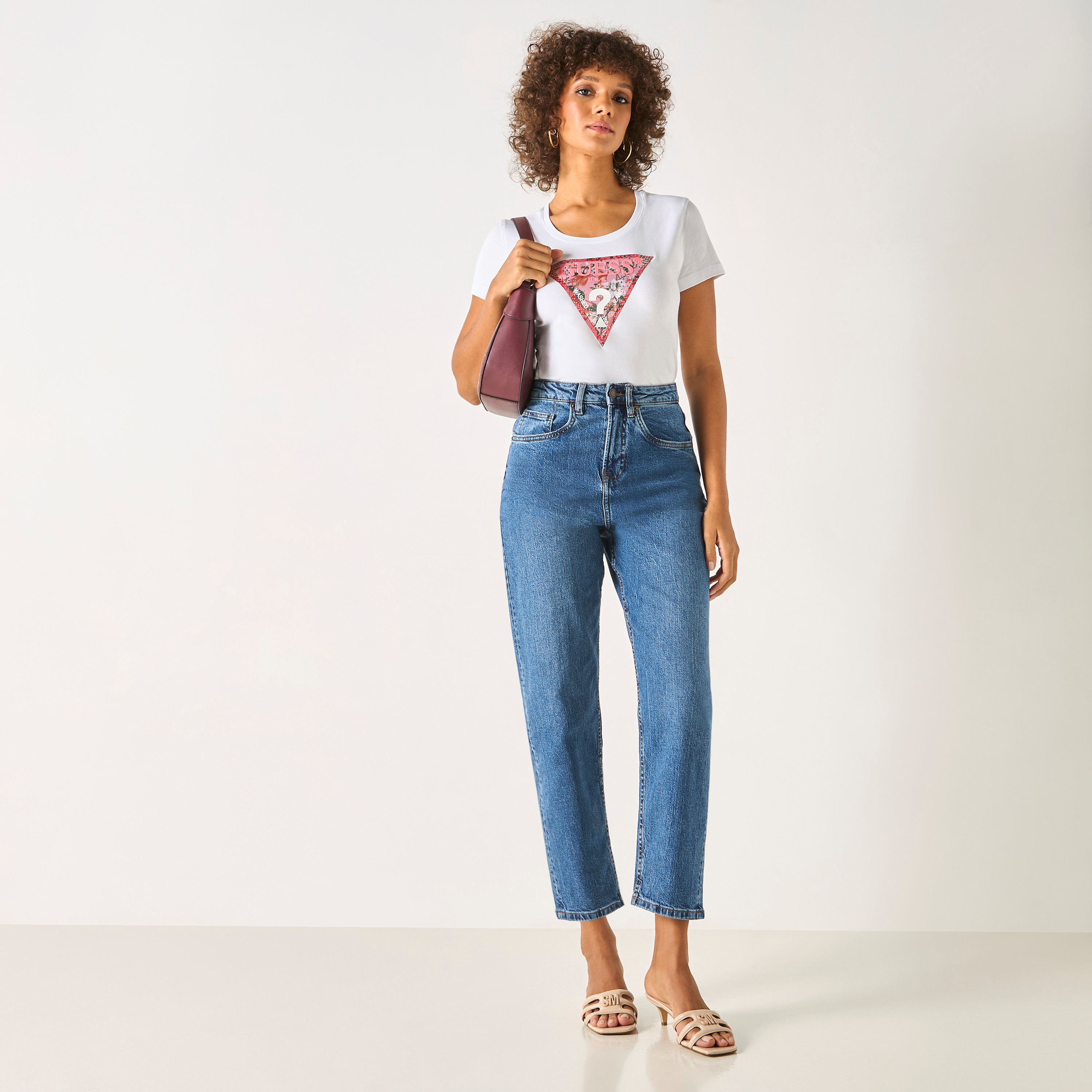تيشيرت بياقة مستديرة وأكمام قصيرة وطبعات شعار من جيس-women-clothing-tshirts-image-2