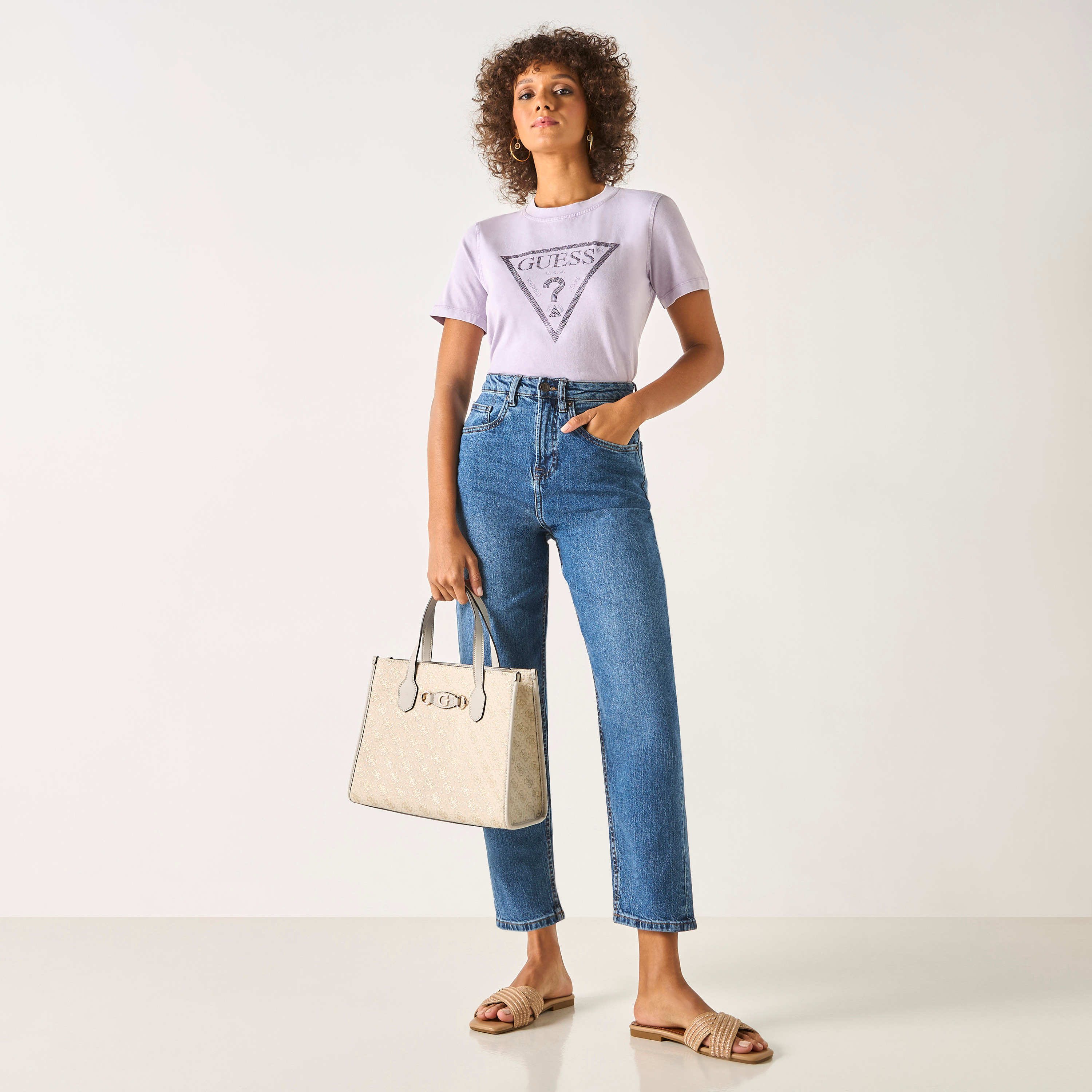 تيشيرت بياقة مستديرة وأكمام قصيرة وتفاصيل شعار من جيس-women-clothing-tshirts-image-2