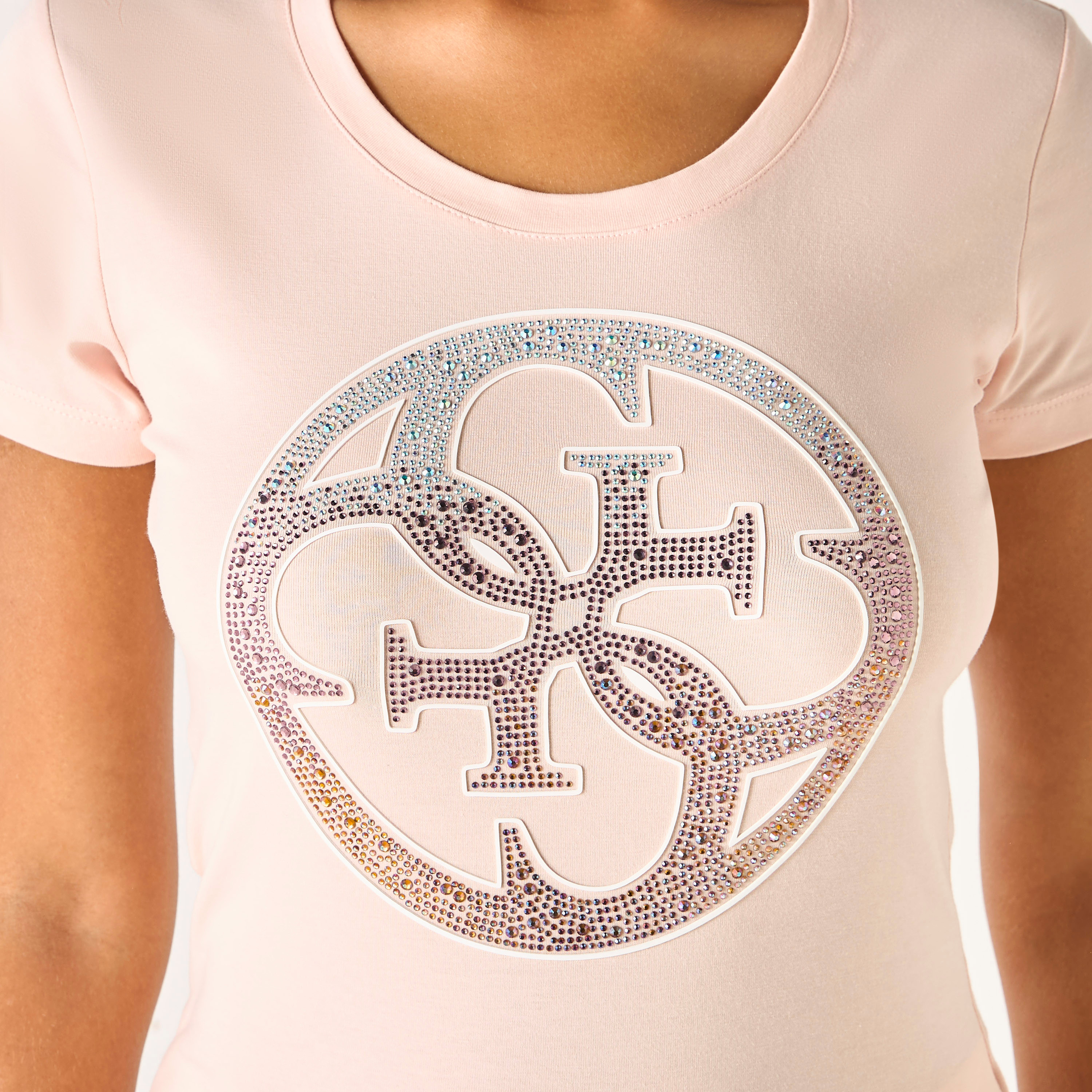 تيشيرت بياقة مستديرة وأكمام قصيرة وتطريز شعار من جيس-women-clothing-tshirts-image-4