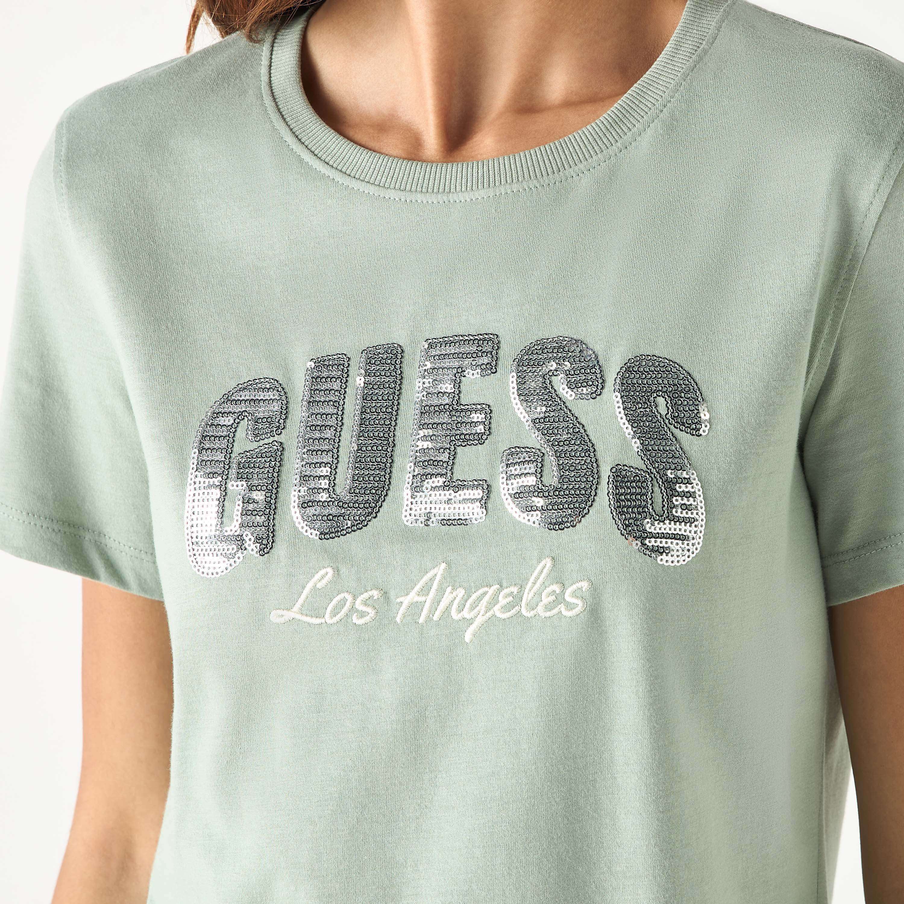 تيشيرت بياقة مستديرة وأكمام قصيرة وتزيينات شعار من جيس-women-clothing-tshirts-image-15