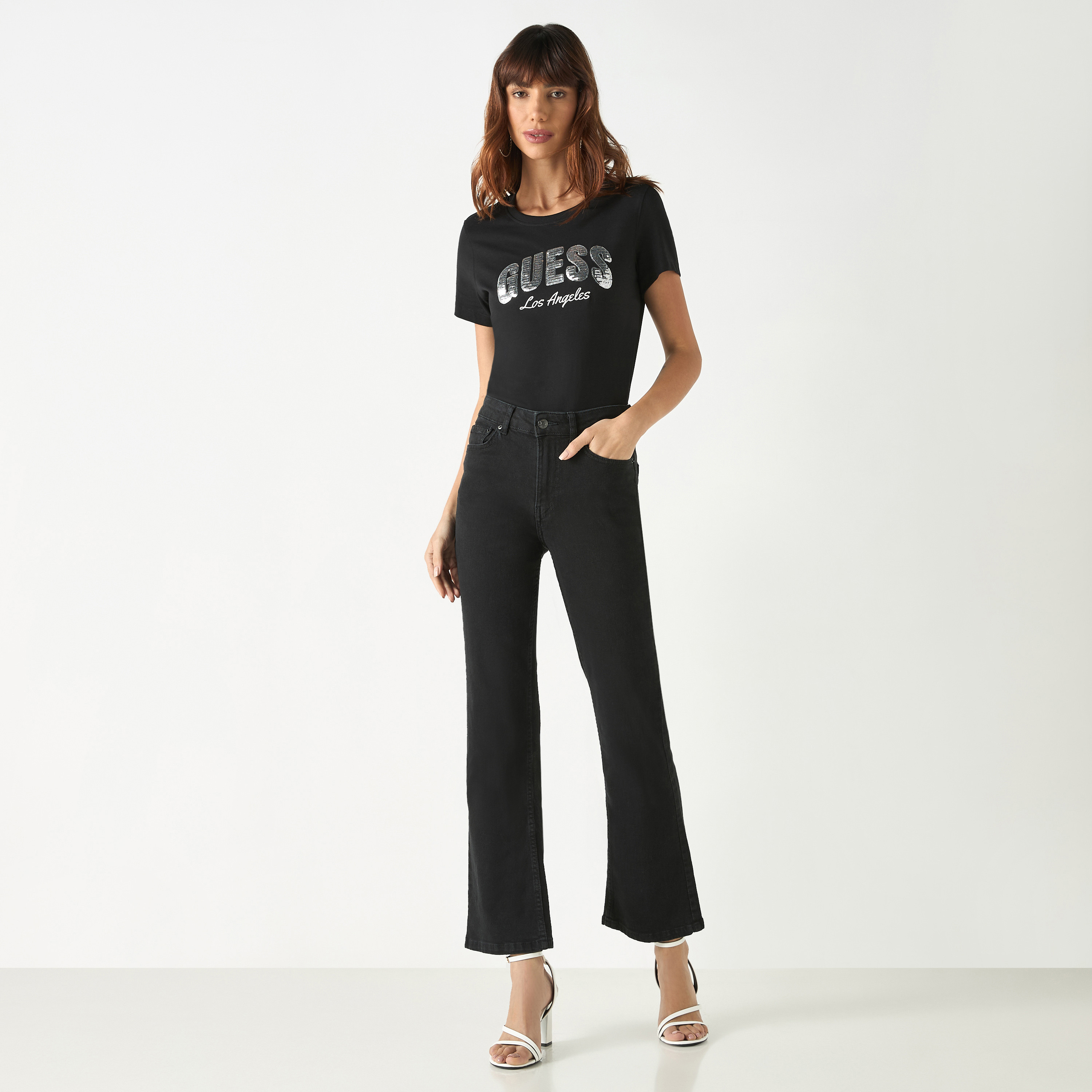 تيشيرت بياقة مستديرة وأكمام قصيرة وتزيينات شعار من جيس-women-clothing-tshirts-image-18