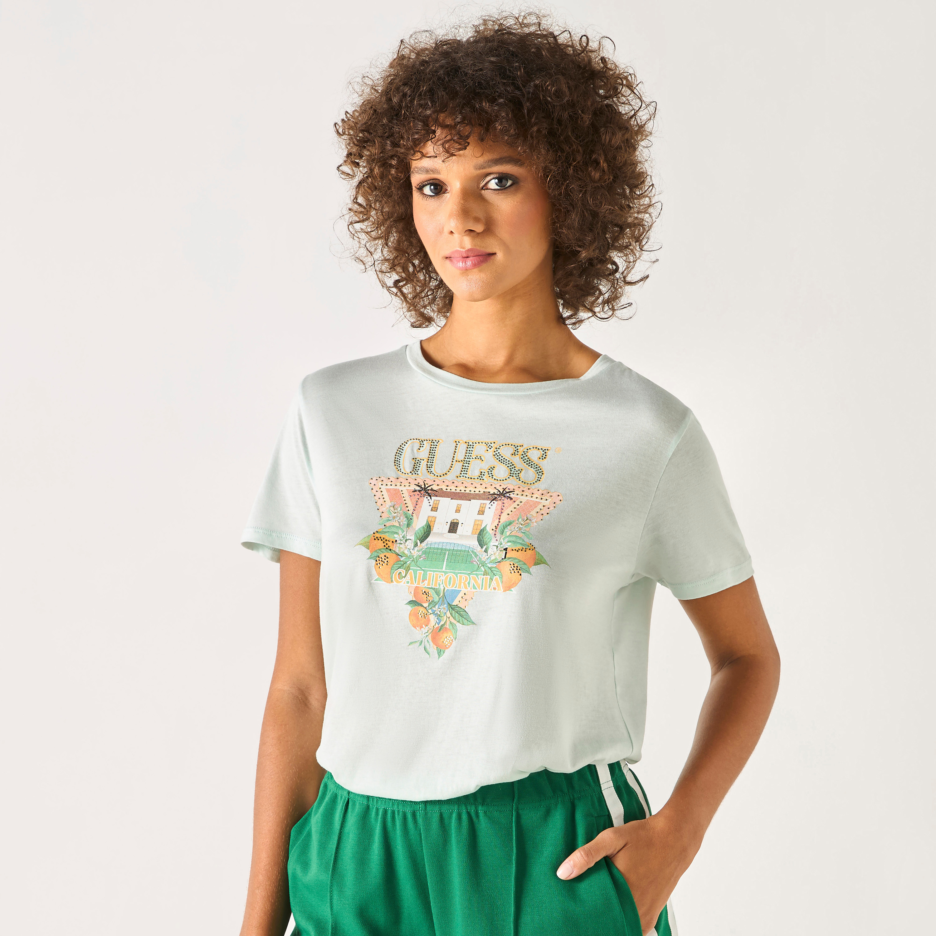 تيشيرت بياقة مستديرة وأكمام قصيرة وتطريز شعار من جيس-women-clothing-tshirts-image-1