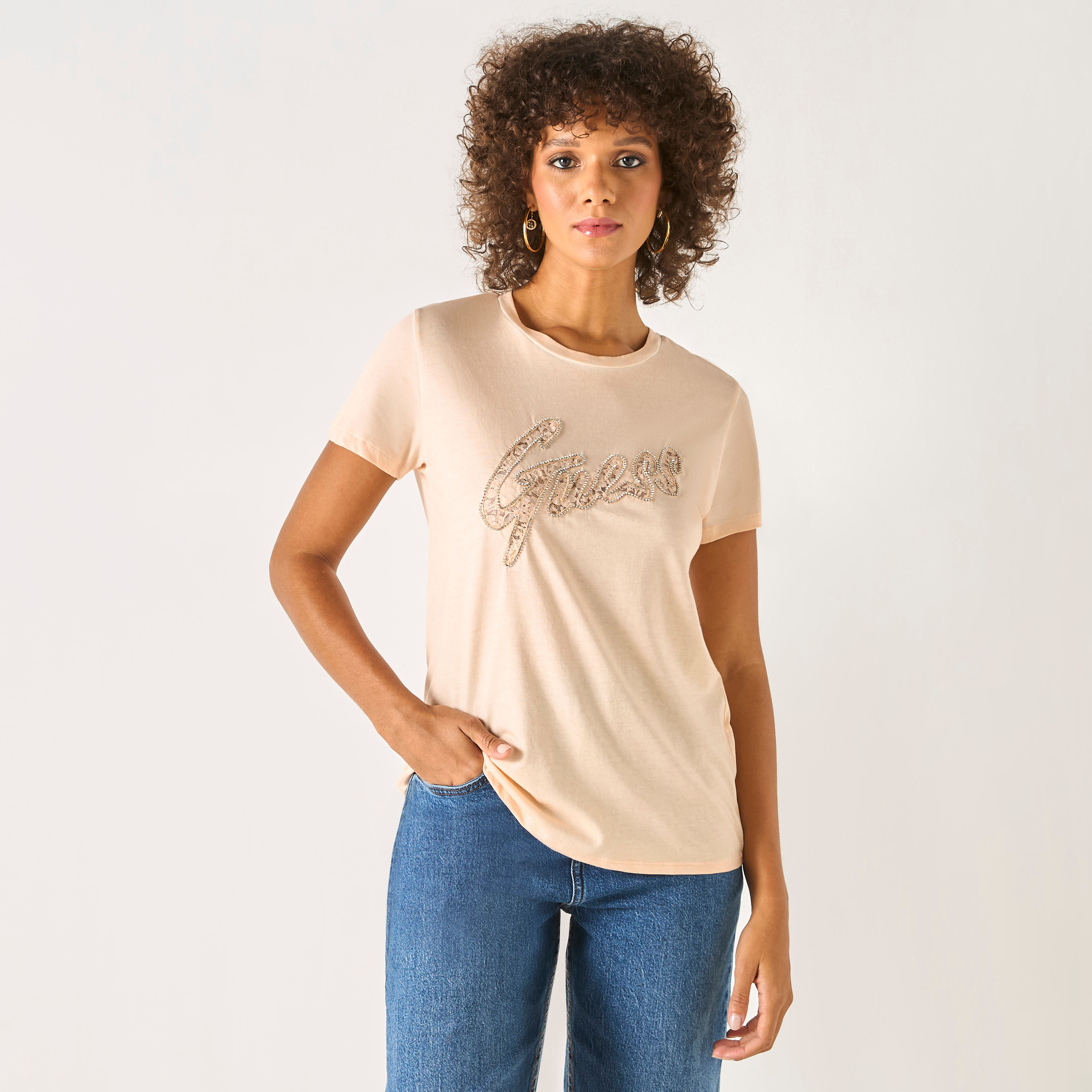 تيشيرت بياقة مستديرة وأكمام قصيرة وتطريز شعار من جيس-women-clothing-tshirts-image-3