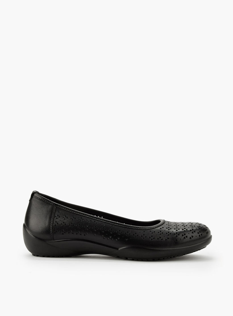 حذاء باليرينا جلدي بتصميم مفرغ للنساء من لو كونفورت-women-shoes-ballerinas-image-3