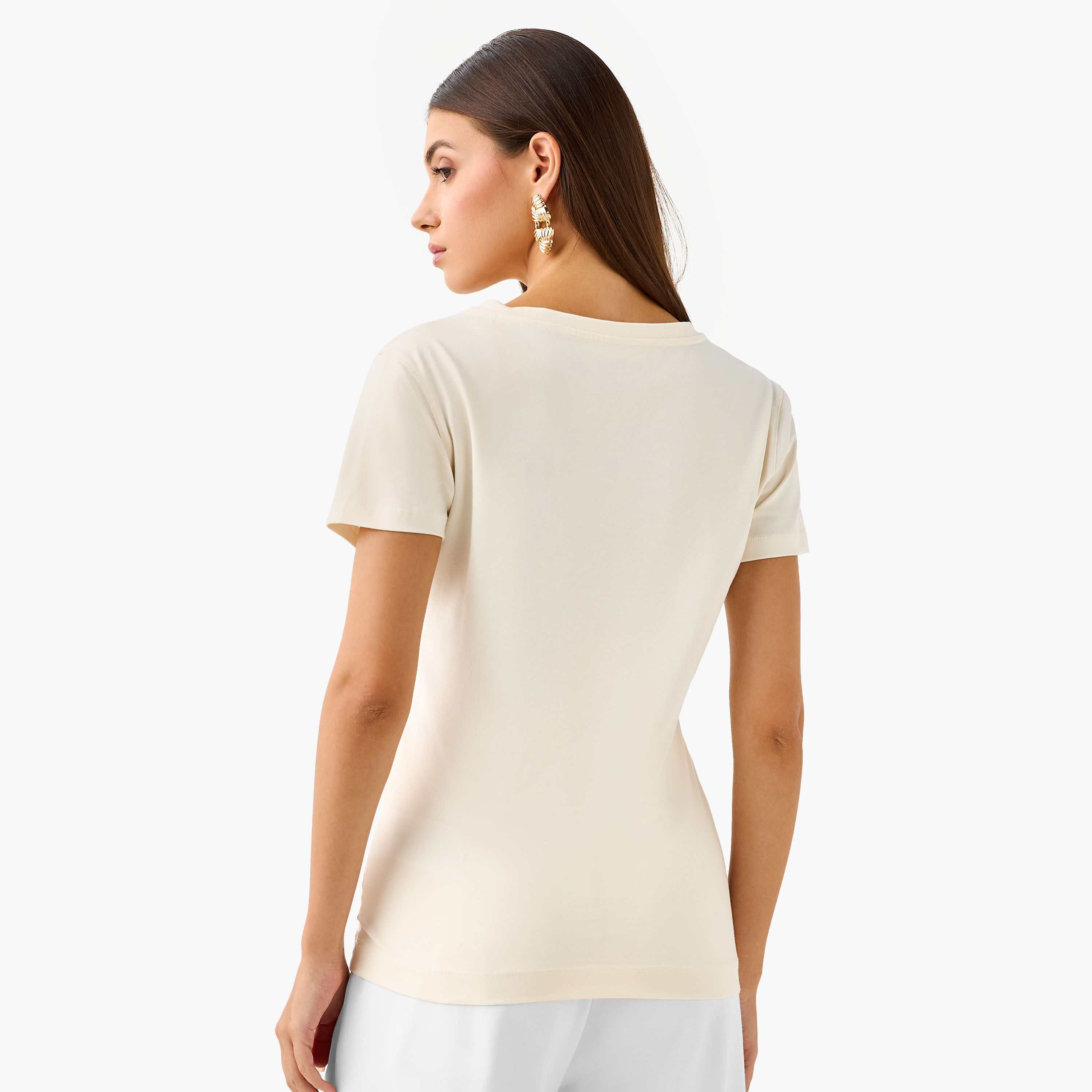 تيشيرت مزين بياقة V وأكمام قصيرة من جيس-women-clothing-tshirts-image-3