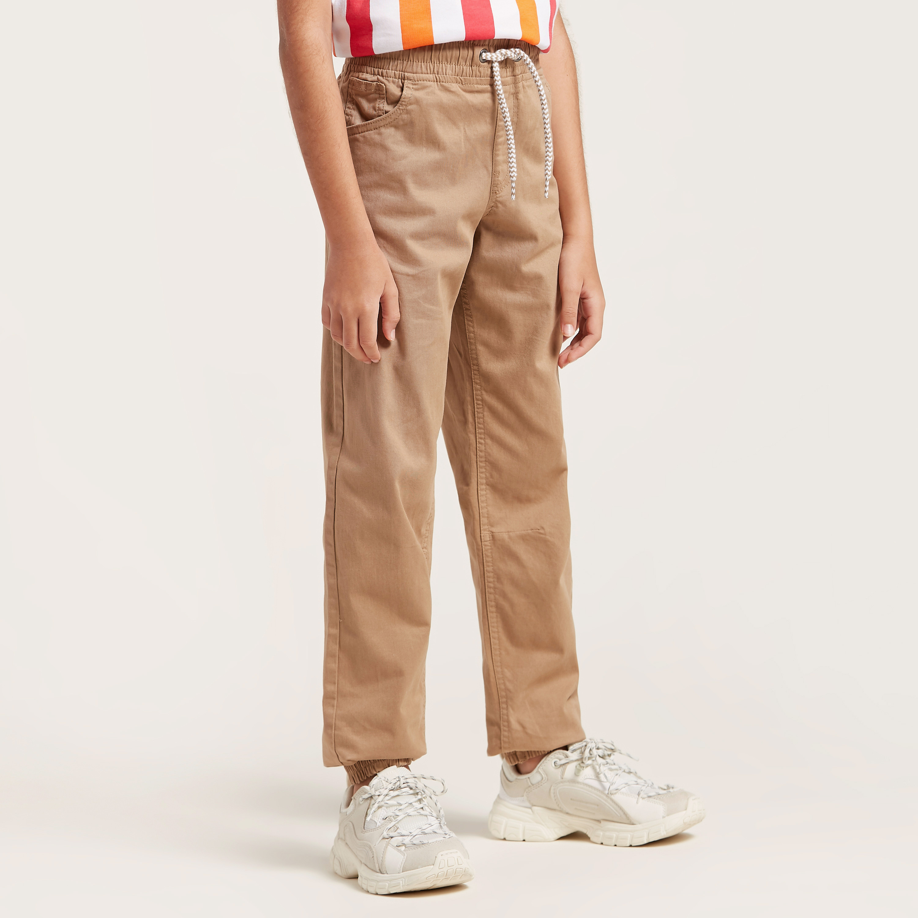 بنطلون سادة بجيوب ورباط إغلاق من جونيورز-boys-clothing-bottoms-trousers-image-3