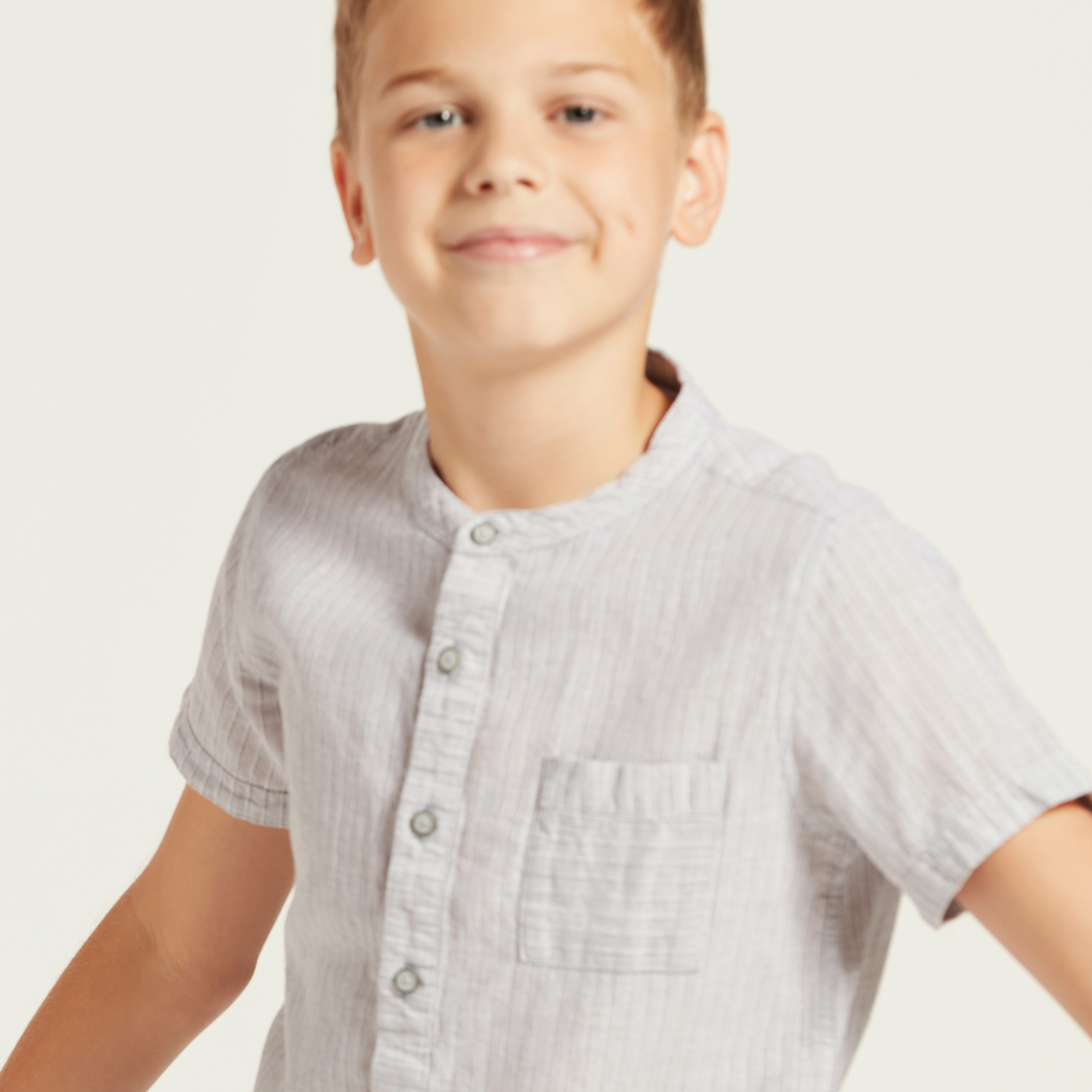 قميص مخطط بياقة هينلي وجيب من إليجو-boys-clothing-shirts-image-3