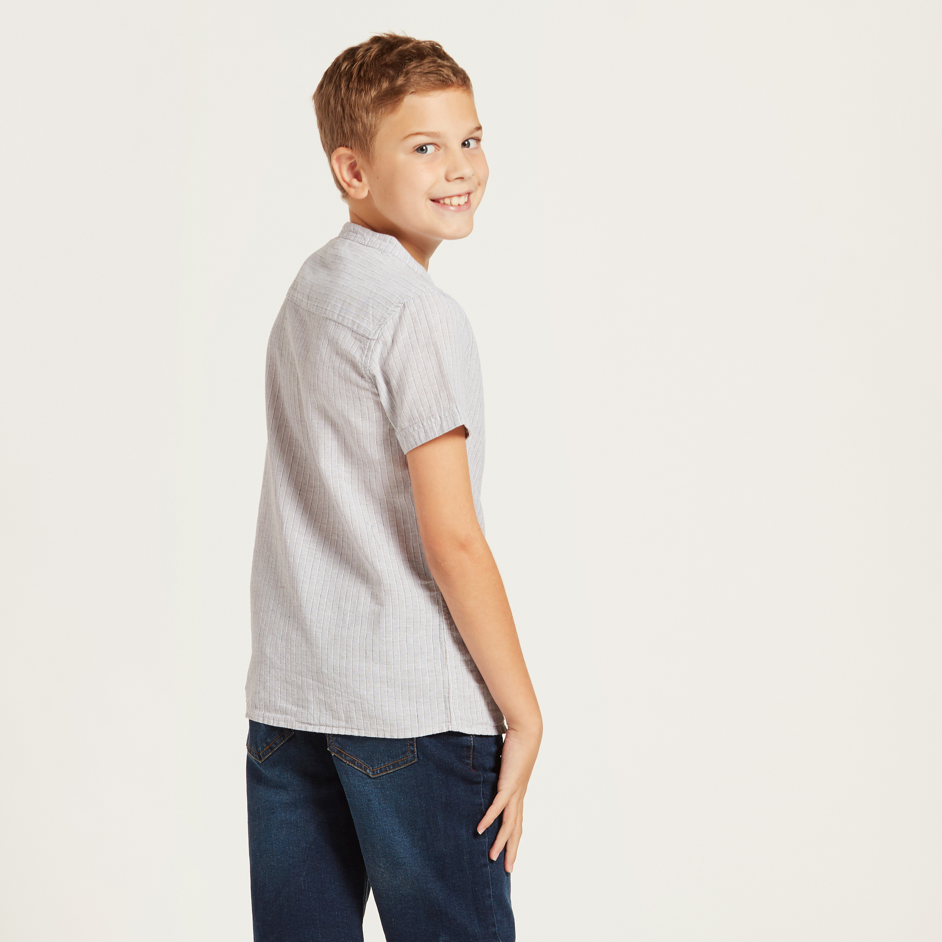 قميص مخطط بياقة هينلي وجيب من إليجو-boys-clothing-shirts-image-4