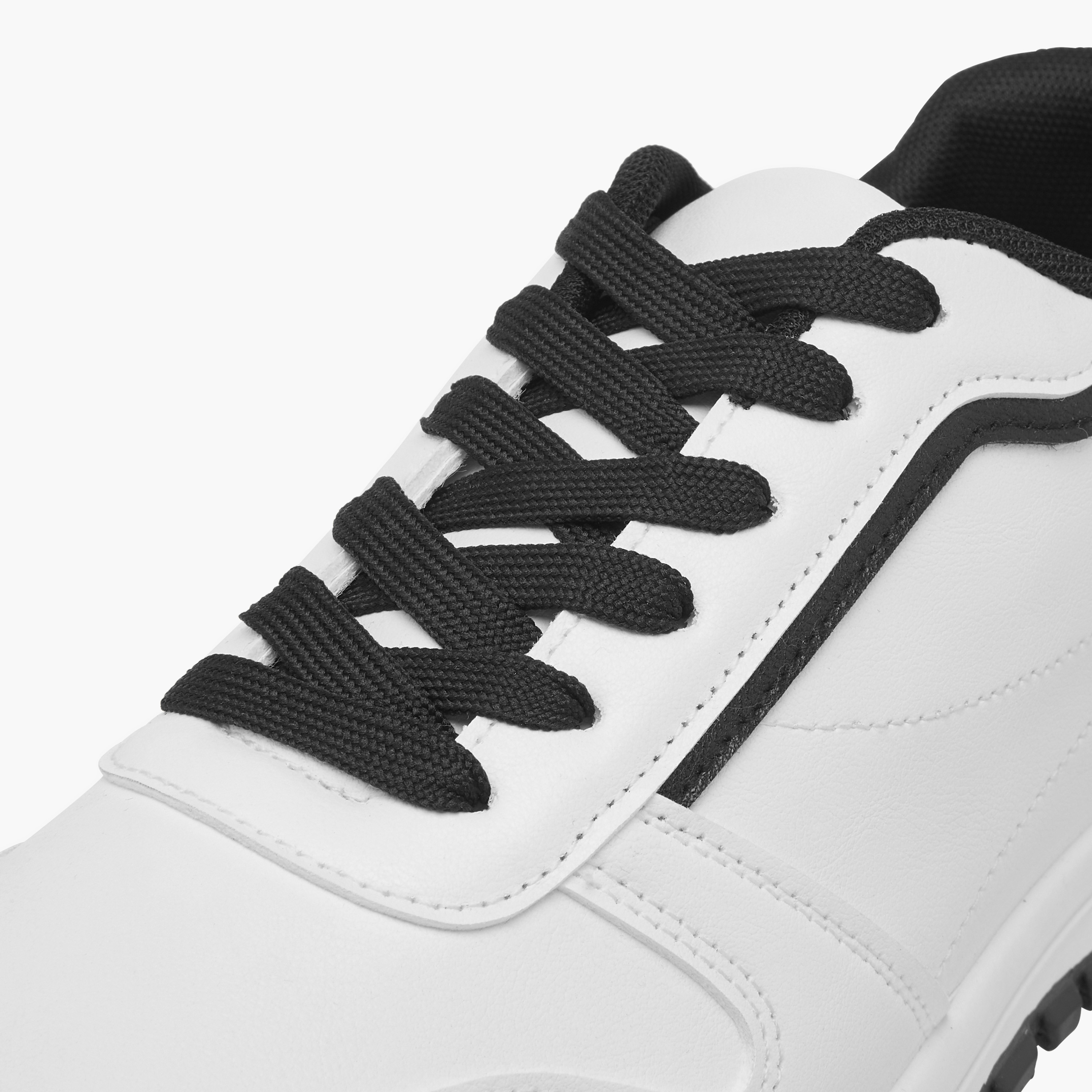 حذاء سنيكرز بِألواح ورباط إغلاق من إل بي إل من شو إكسبرس-men-shoes-sneakers-image-4