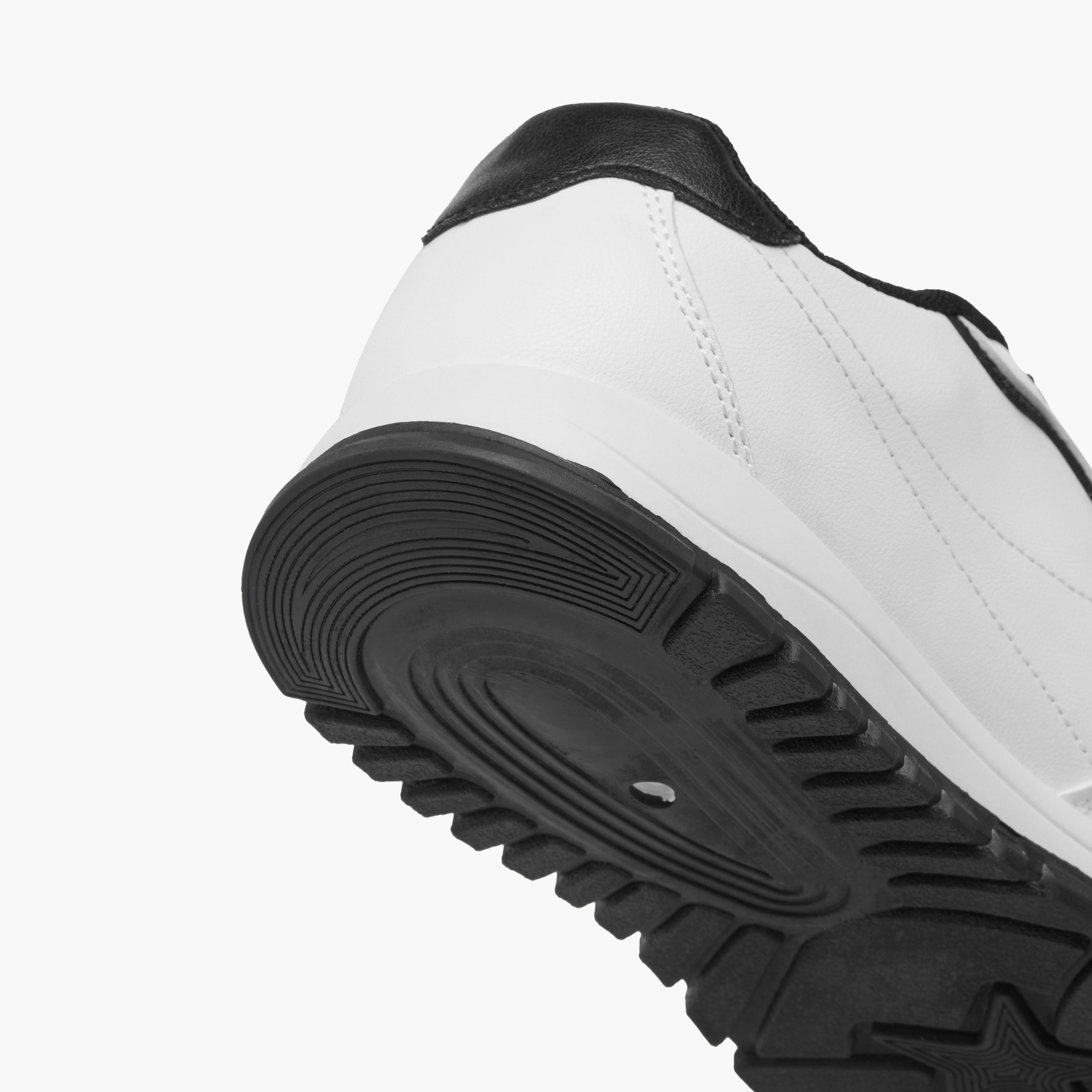 حذاء سنيكرز بِألواح ورباط إغلاق من إل بي إل من شو إكسبرس-men-shoes-sneakers-image-5