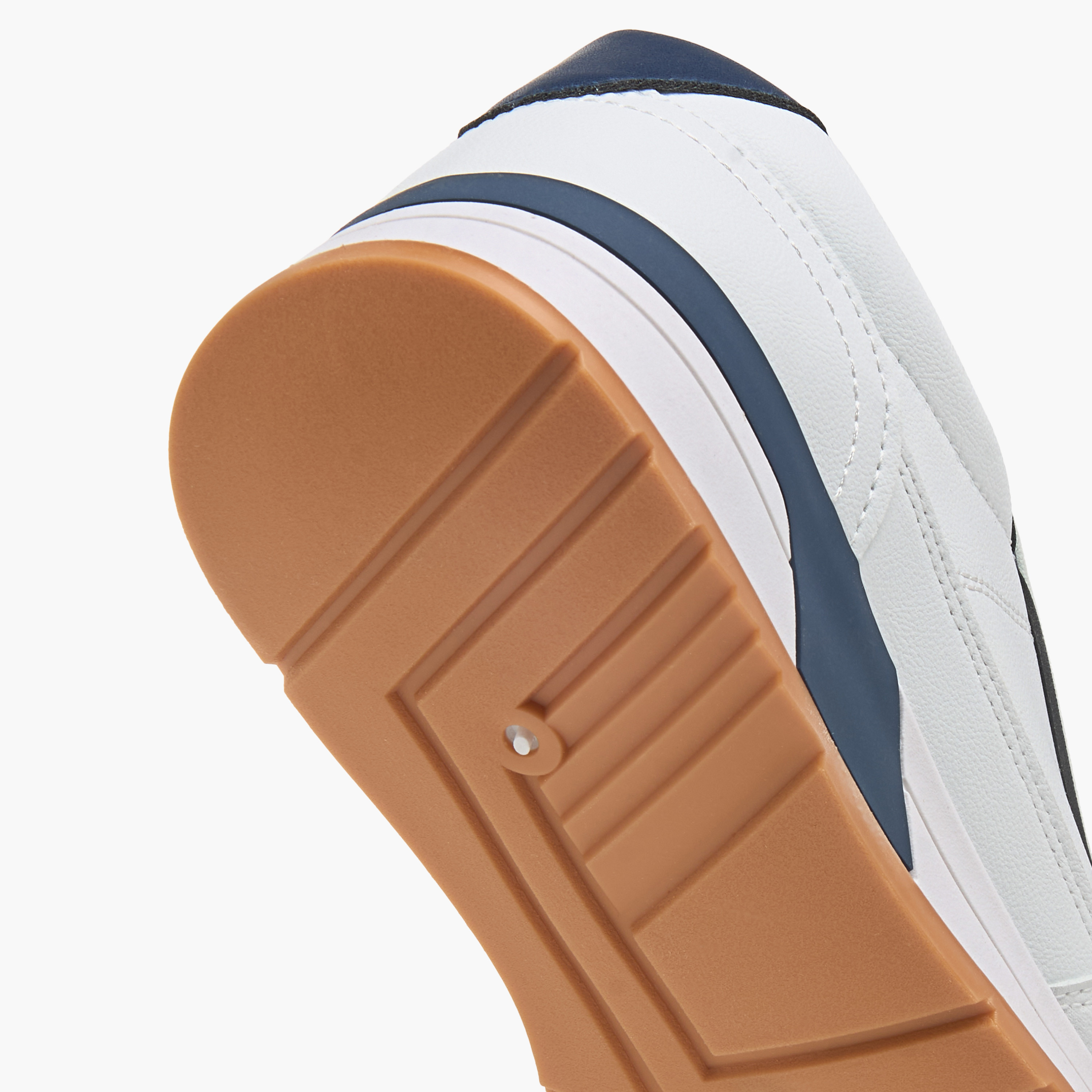 حذاء سنيكرز برباط إغلاق من إل بي إل من شوإكسبريس-men-shoes-sneakers-image-5