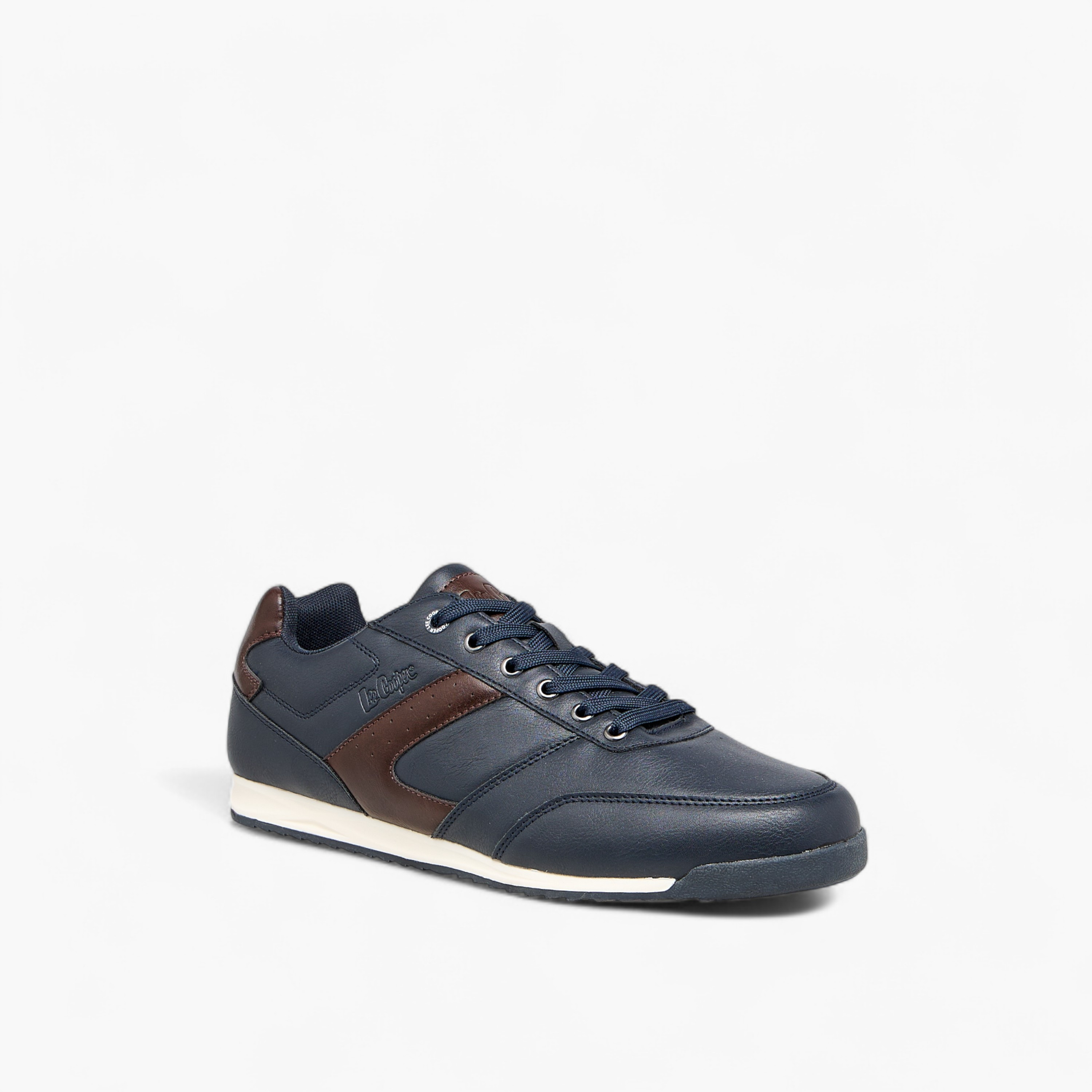 حذاء سنيكرز بألواح ورباط إغلاق من لي كوبر-men-shoes-sneakers-image-2