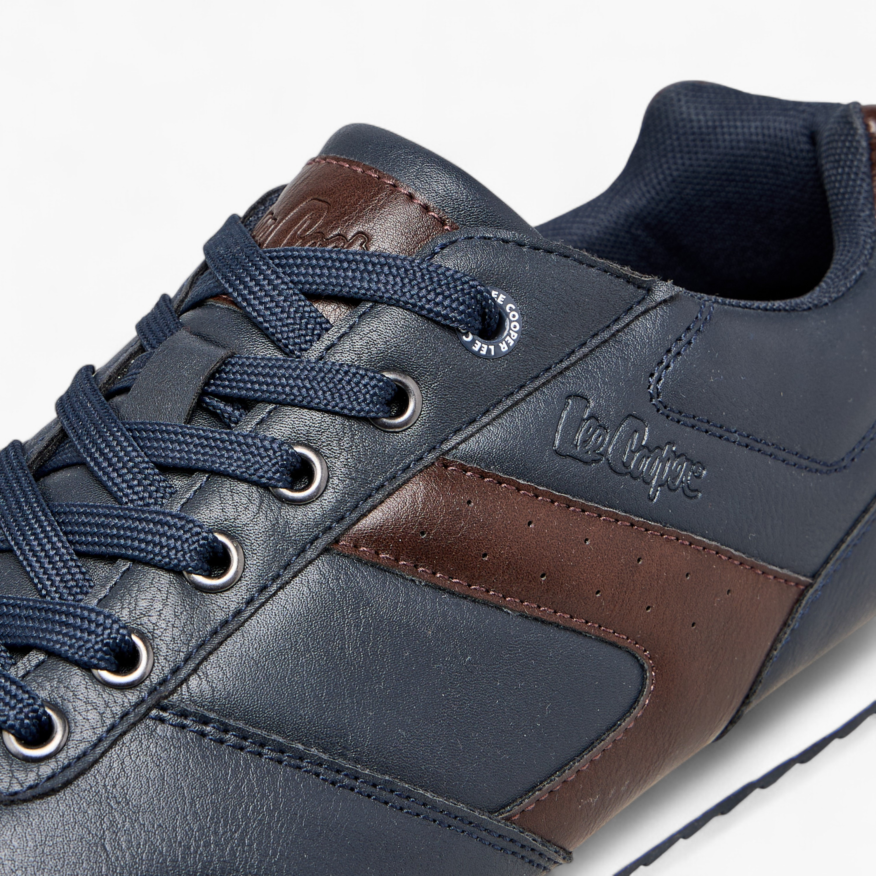 حذاء سنيكرز بألواح ورباط إغلاق من لي كوبر-men-shoes-sneakers-image-4