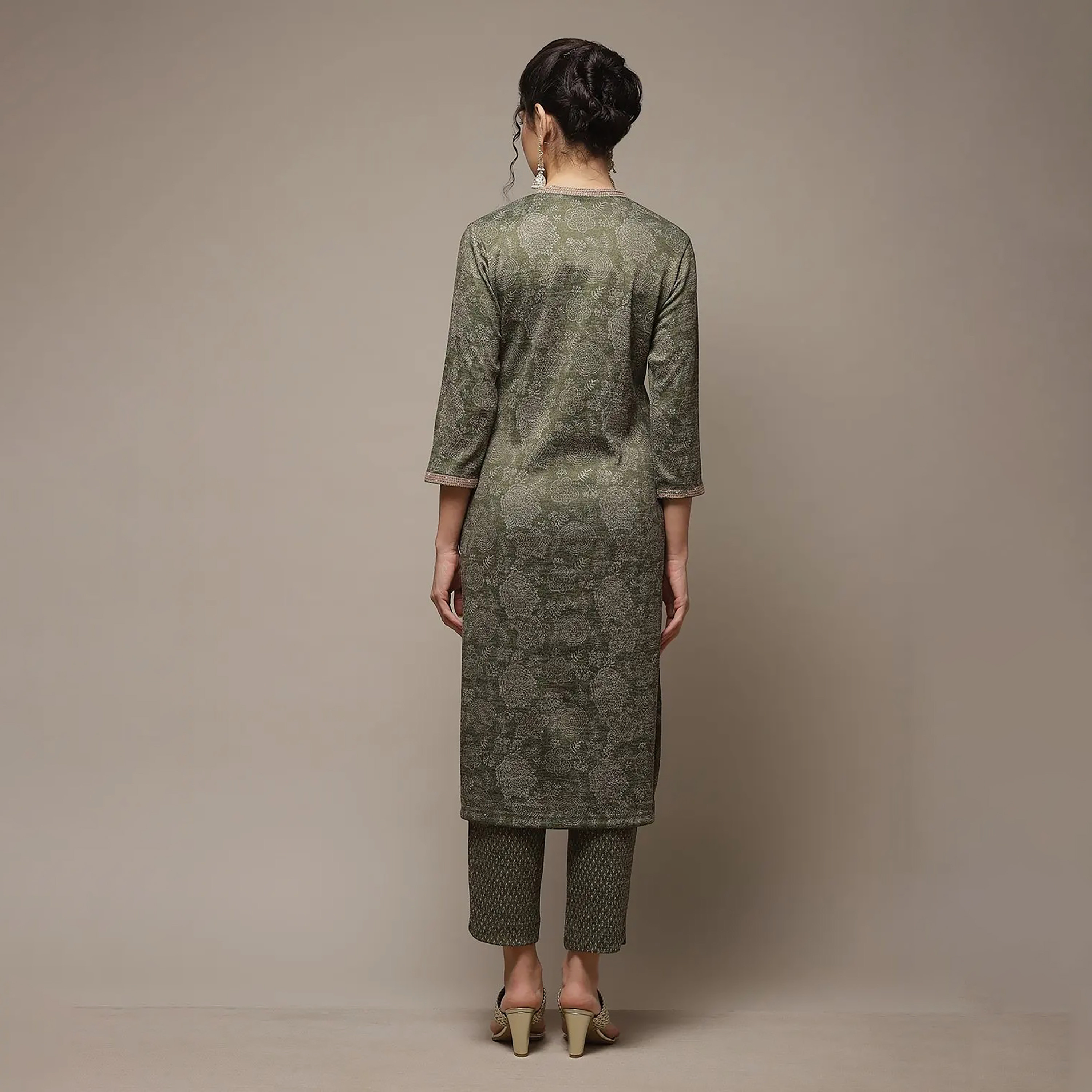 طقم قطعتين من القطن المطرز من بيبا من كورتا ماندارين وسروال مع مزين بسكوينس-women-clothing-ethnicwear-salwarsuits-image-6