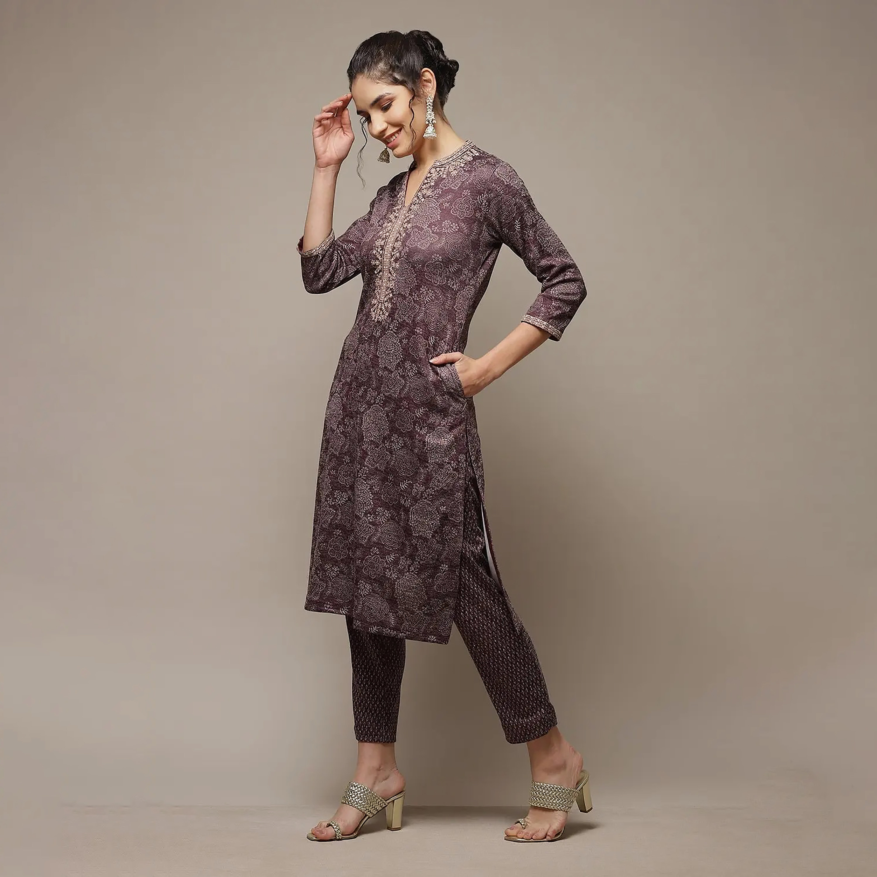 طقم قطعتين من القطن المطرز من بيبا من كورتا ماندارين وسروال مع مزين بسكوينس-women-clothing-ethnicwear-salwarsuits-image-11