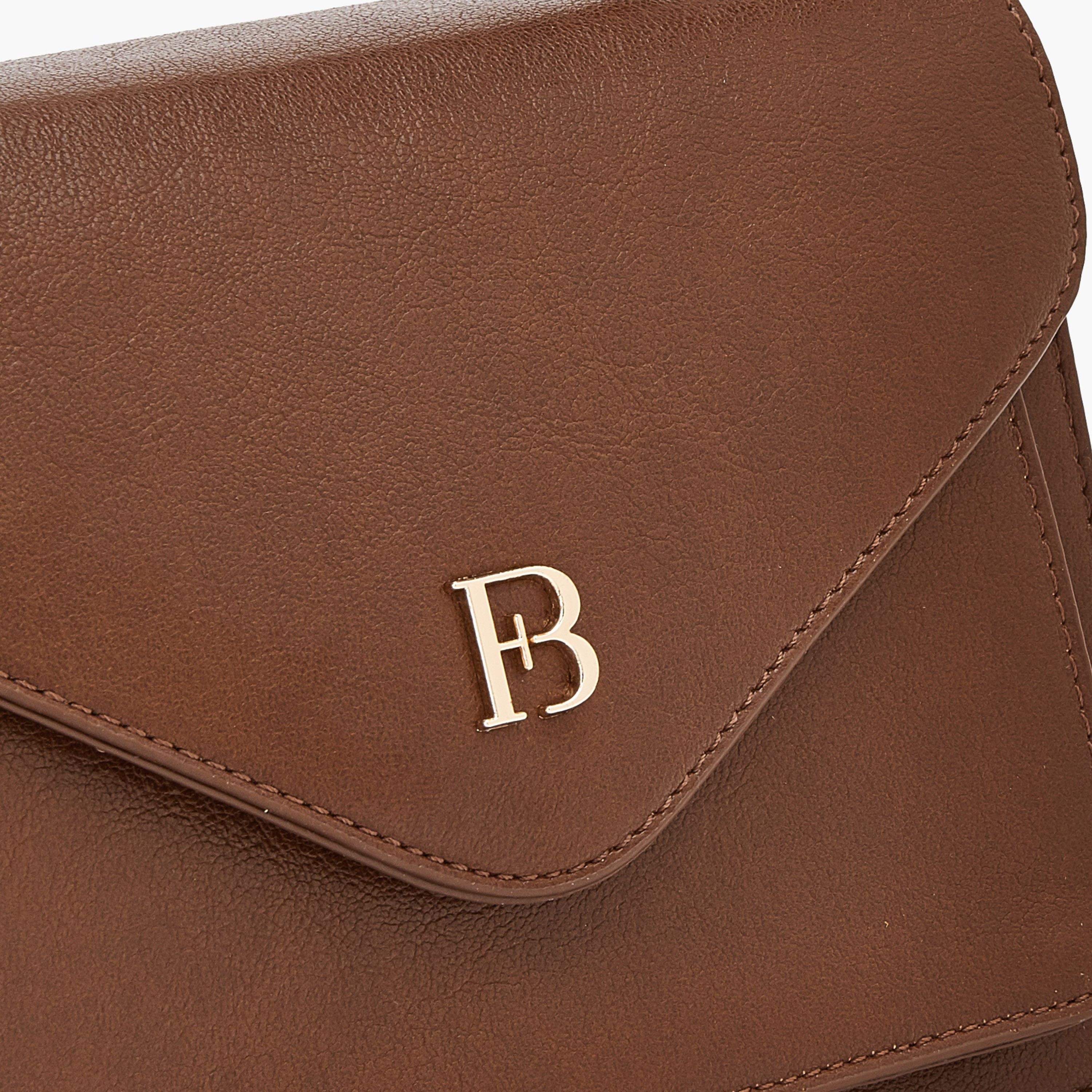 شنطة كروس بودي بحزام سلسلة قابل للفصل وزينة الشعار من فلورا بيلا-women-bagsandwallets-handbags-image-3