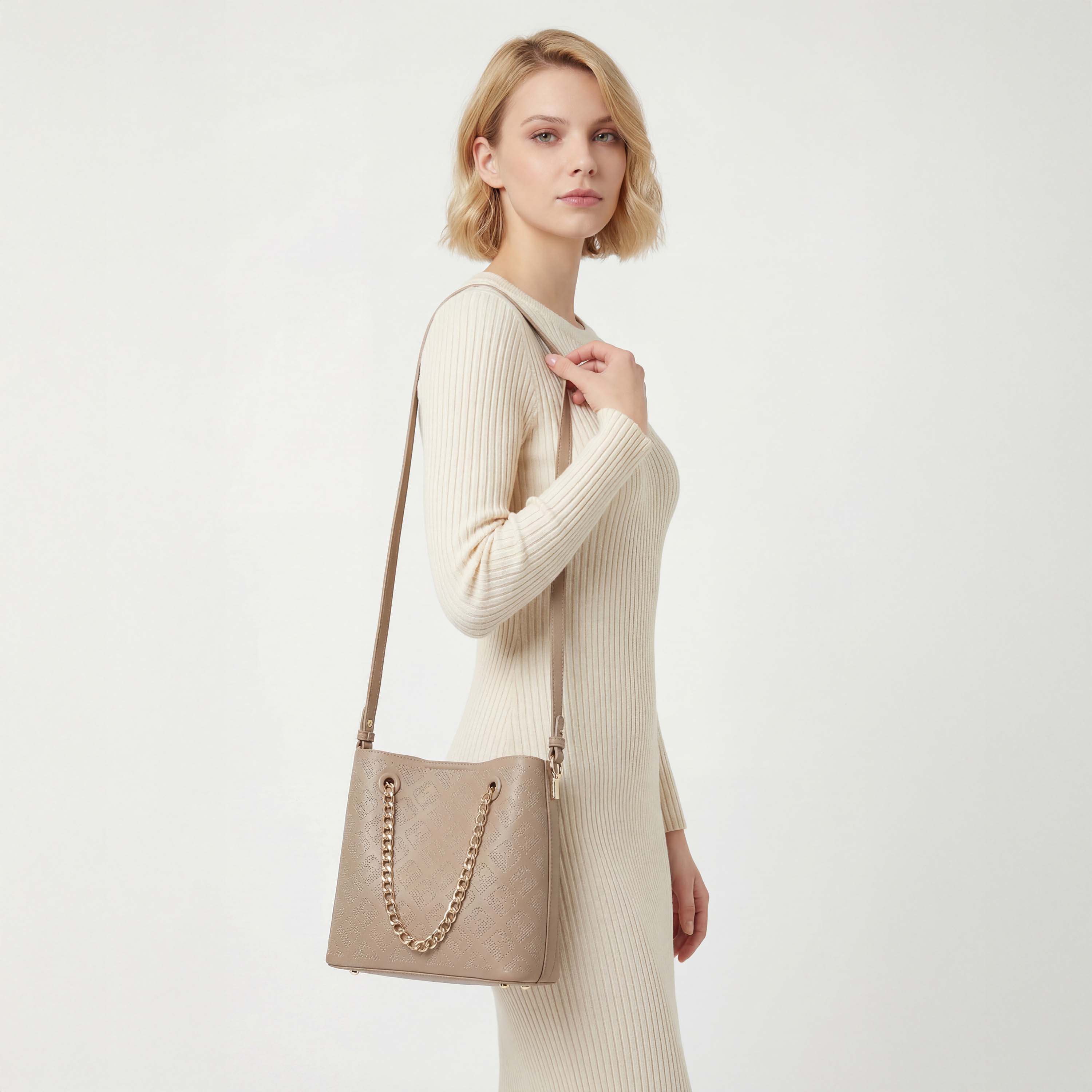 شنطة كتف مفرّغة بالليزر مع حزام سلسلة من فلورا بيلا-women-bagsandwallets-handbags-image-2